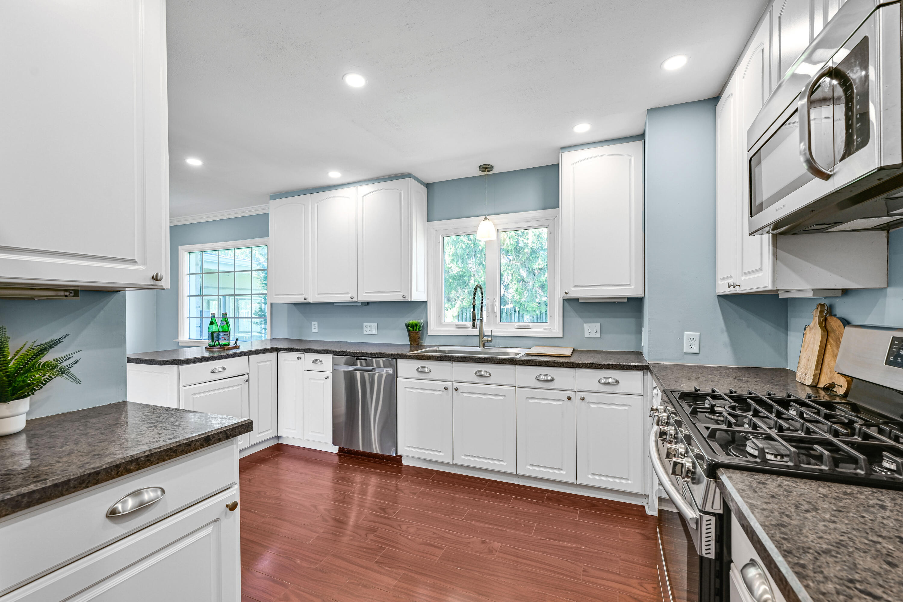 830 W Apple Tree Rd