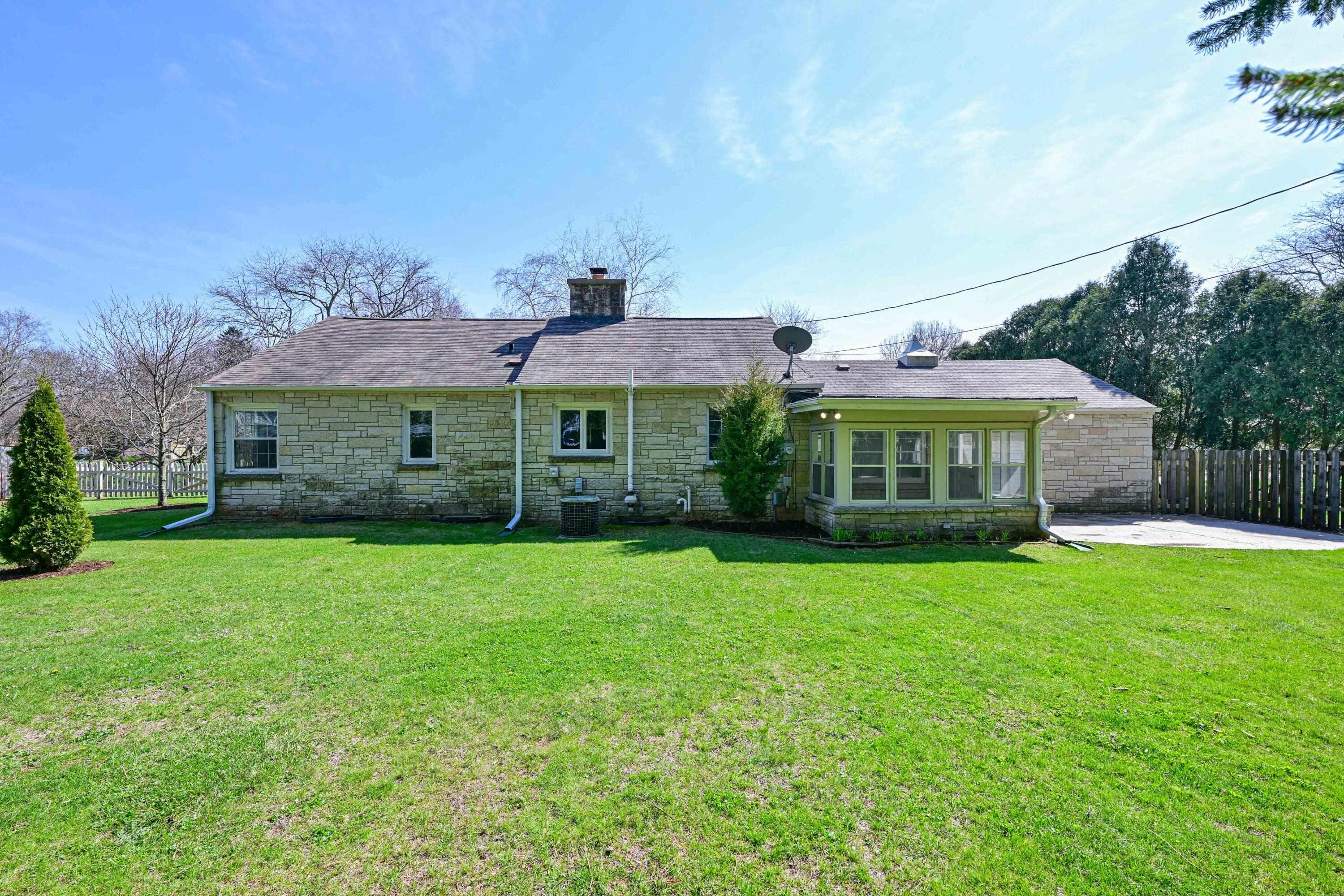 830 W Apple Tree Rd