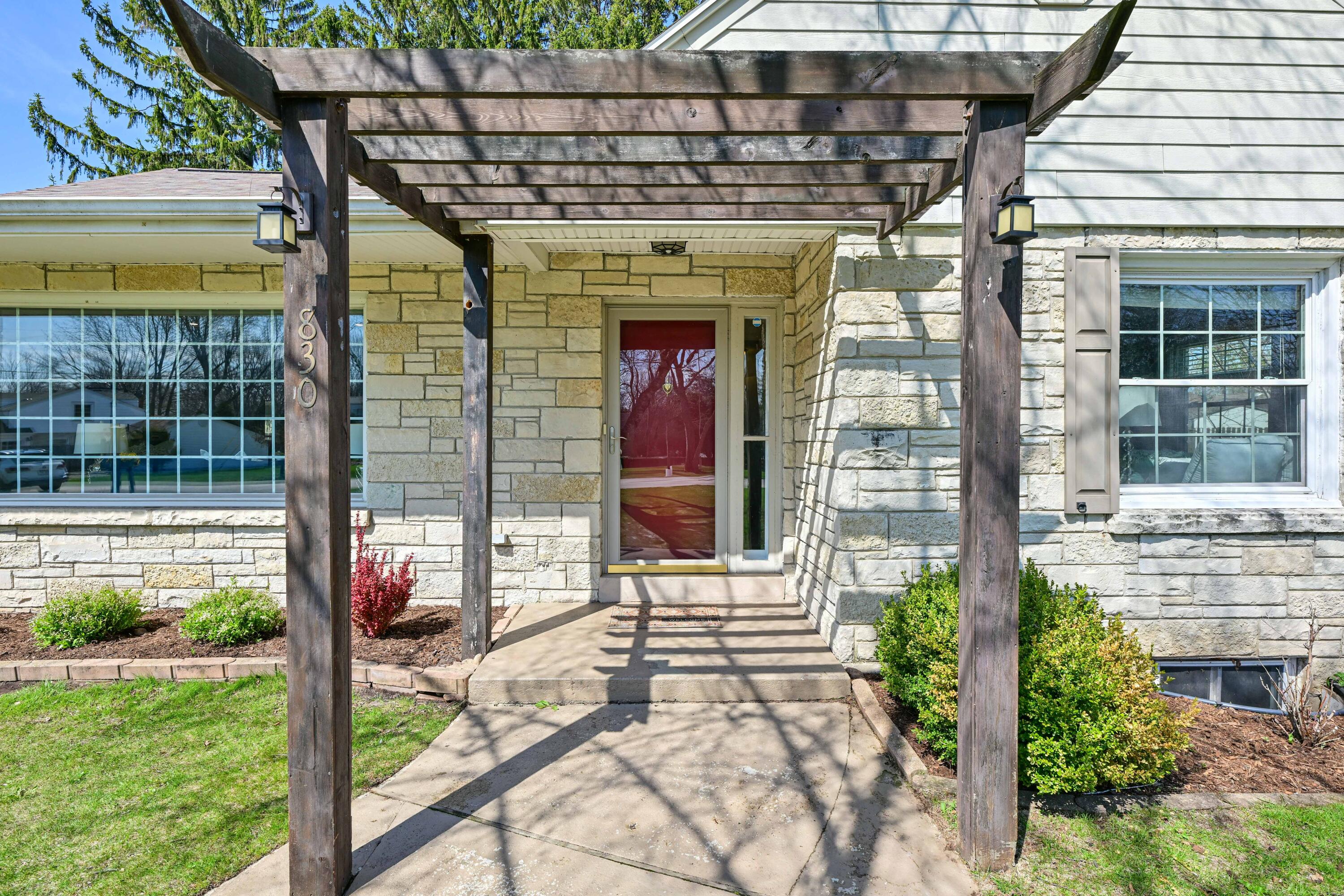 830 W Apple Tree Rd
