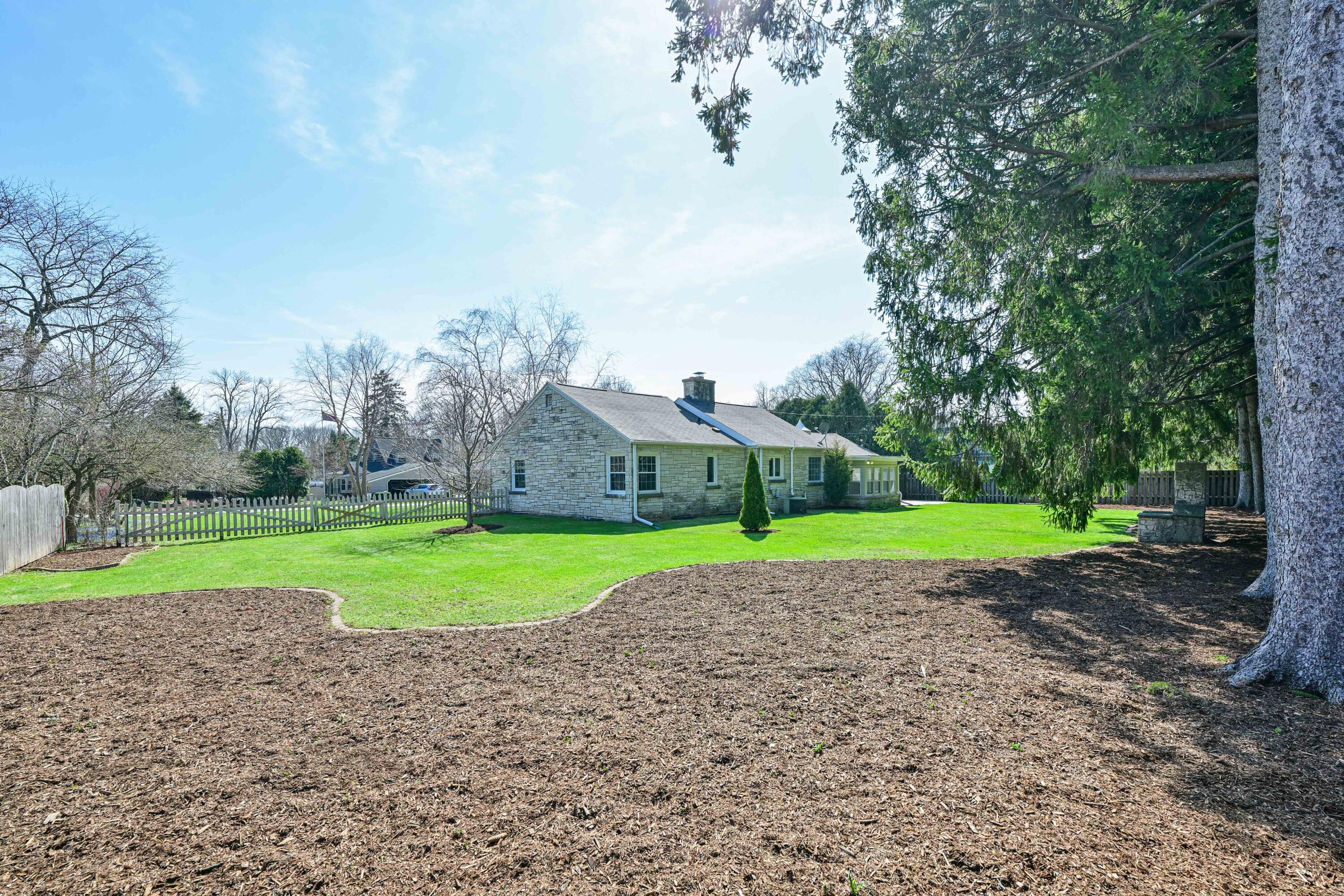 830 W Apple Tree Rd
