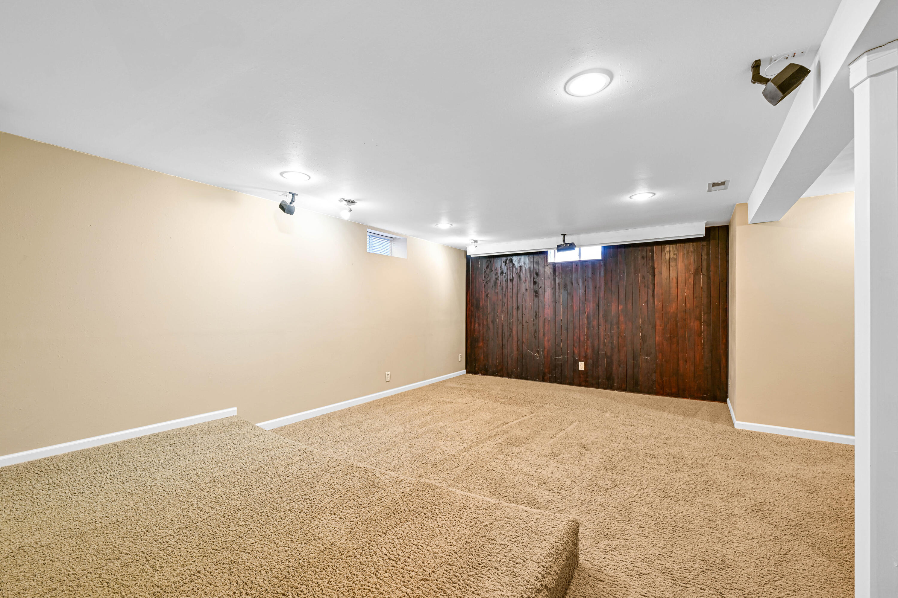 830 W Apple Tree Rd