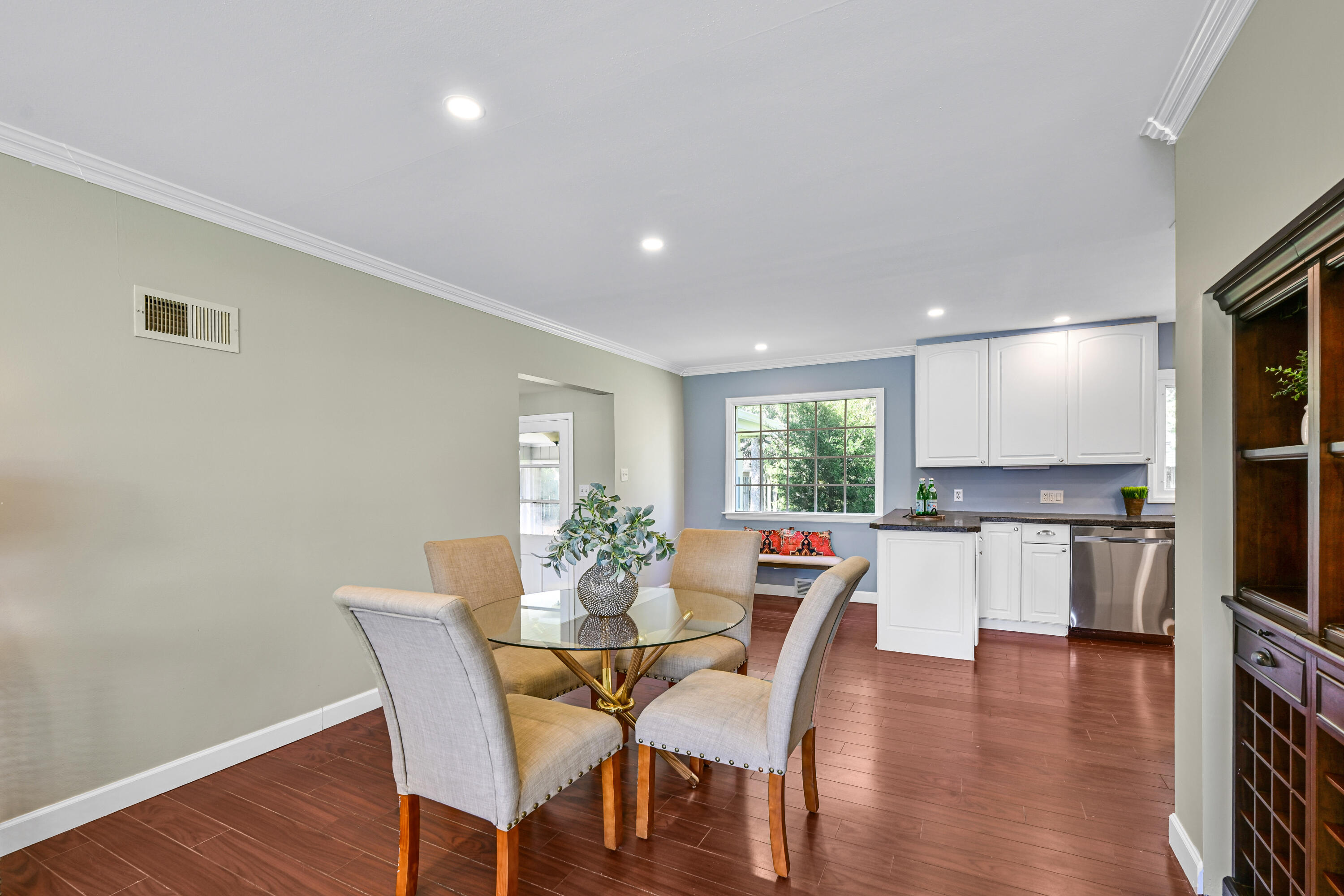 830 W Apple Tree Rd