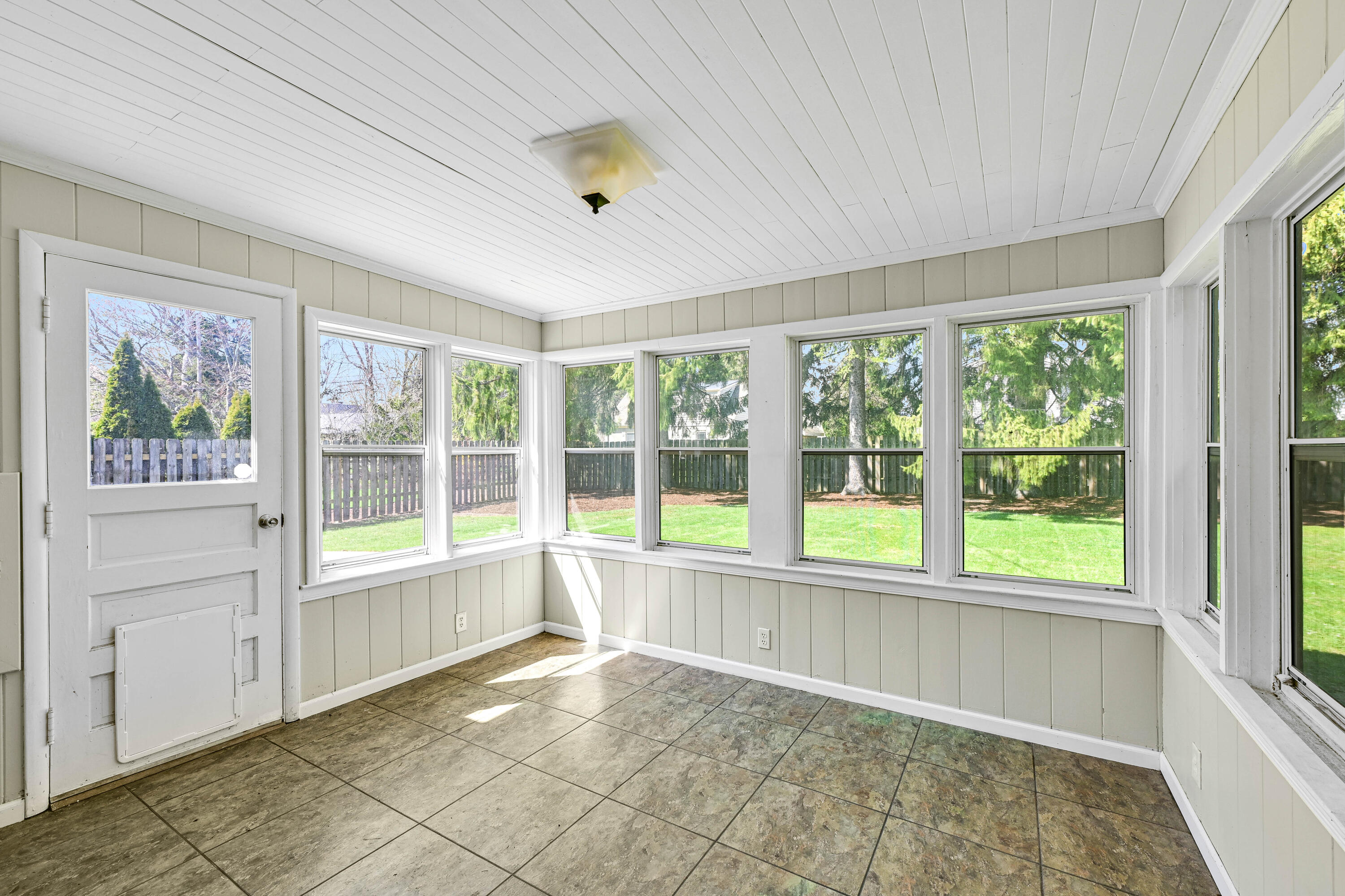 830 W Apple Tree Rd