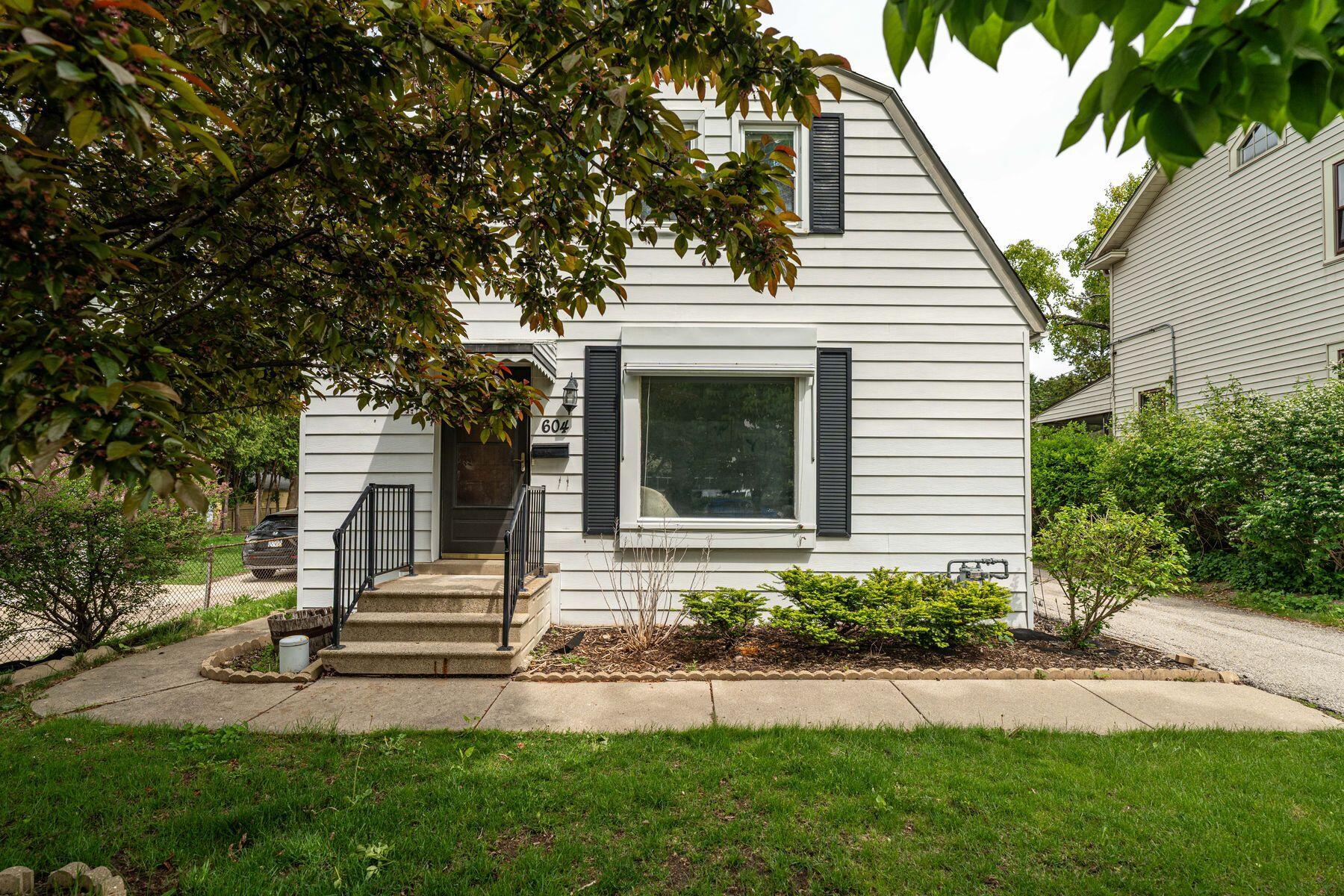 604 N 99th St, Wauwatosa
