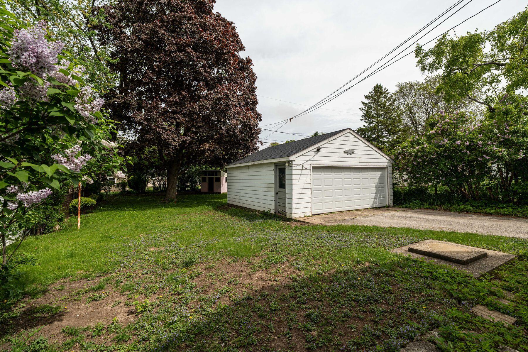 604 N 99th St, Wauwatosa