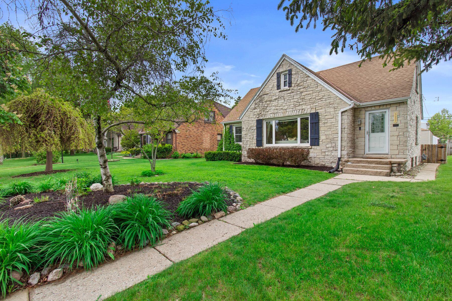 3237 S 44th St, Greenfield