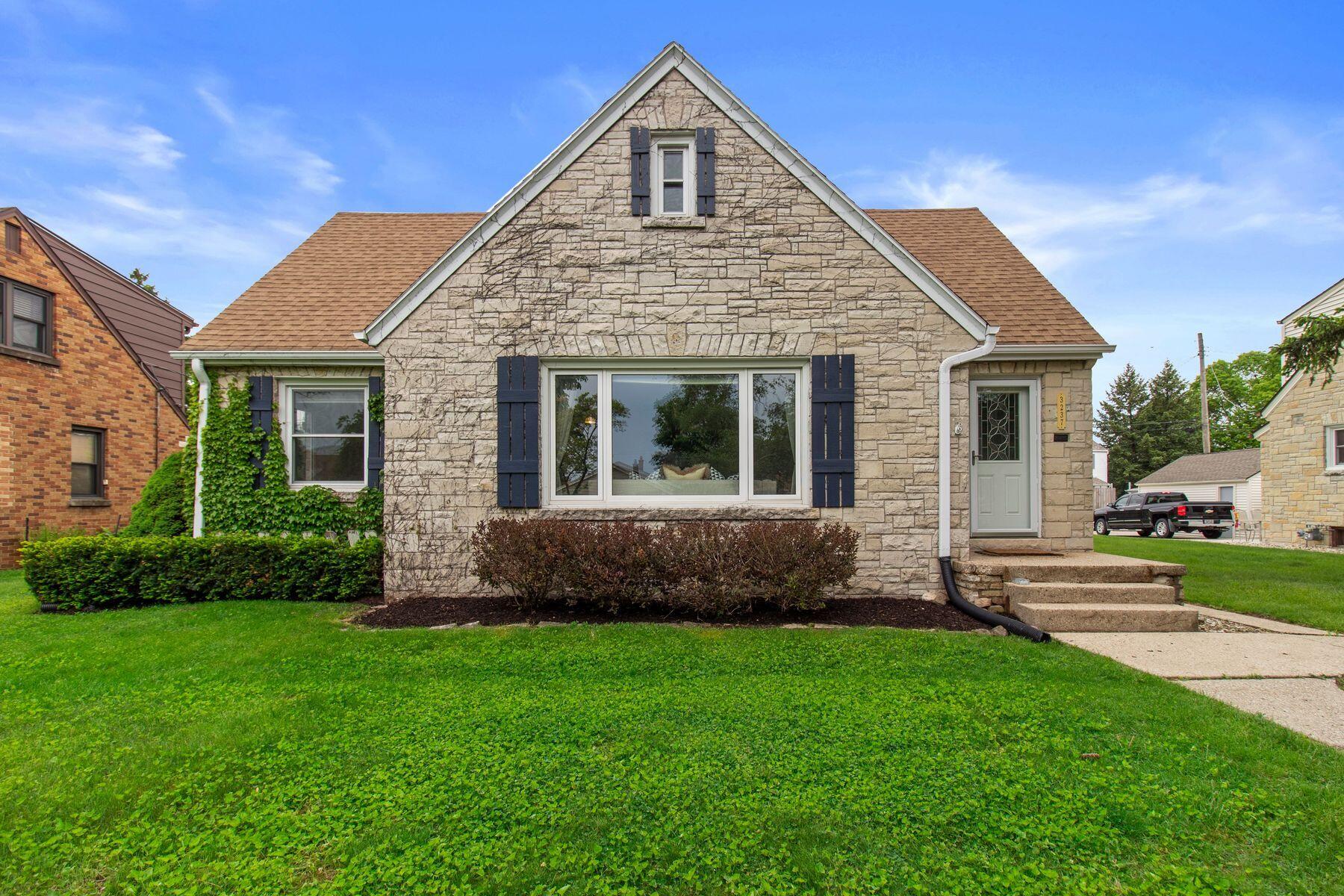 3237 S 44th St, Greenfield