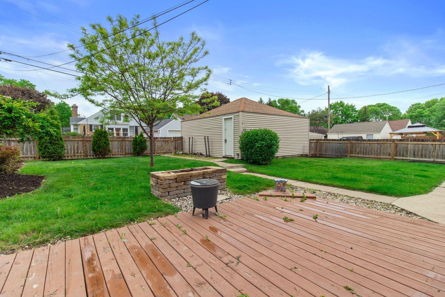 3237 S 44th St, Greenfield