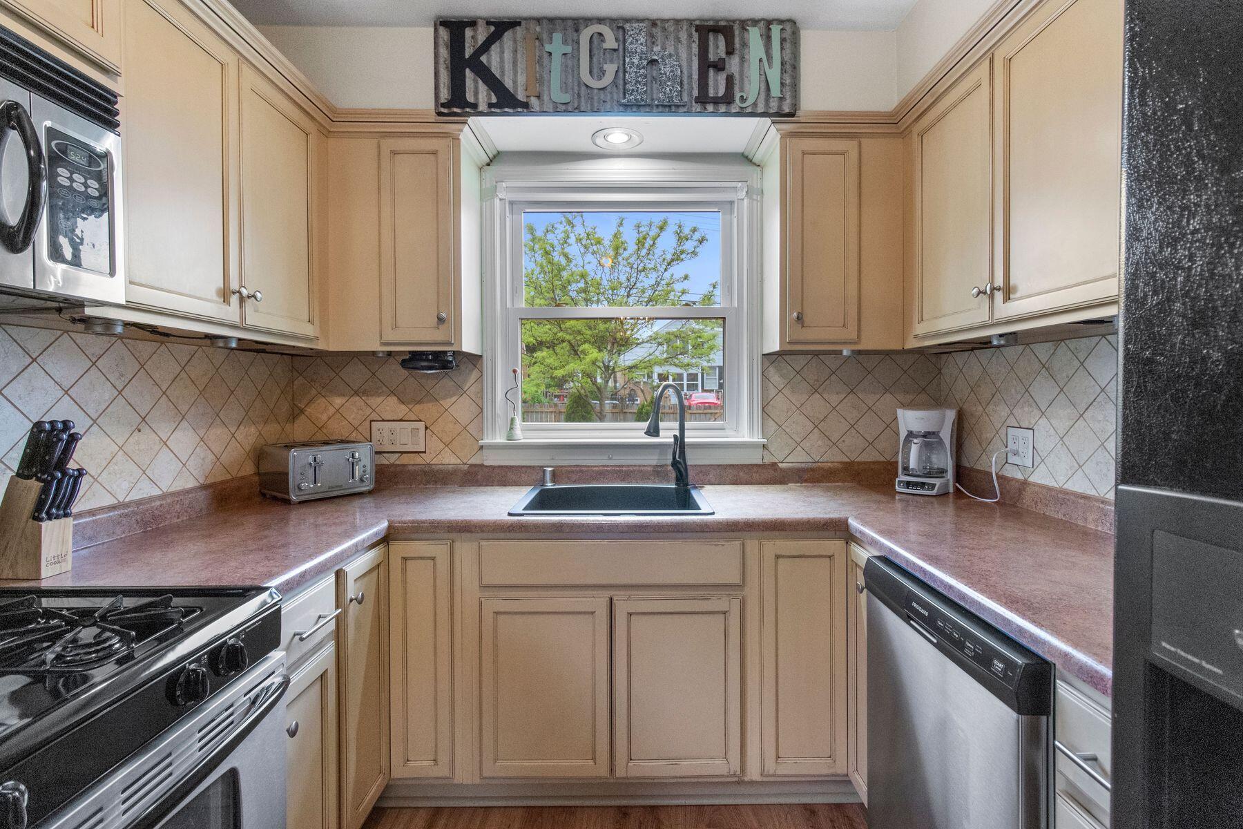 3237 S 44th St, Greenfield