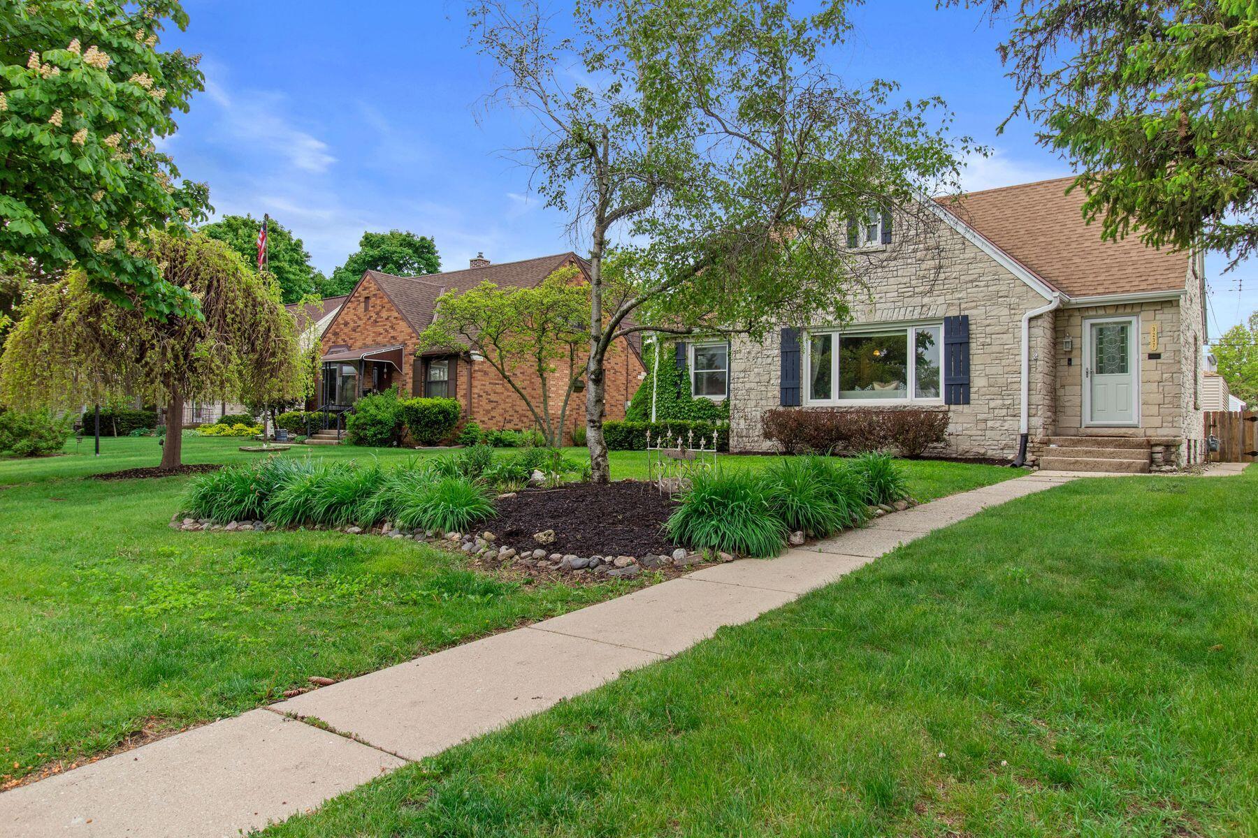 3237 S 44th St, Greenfield