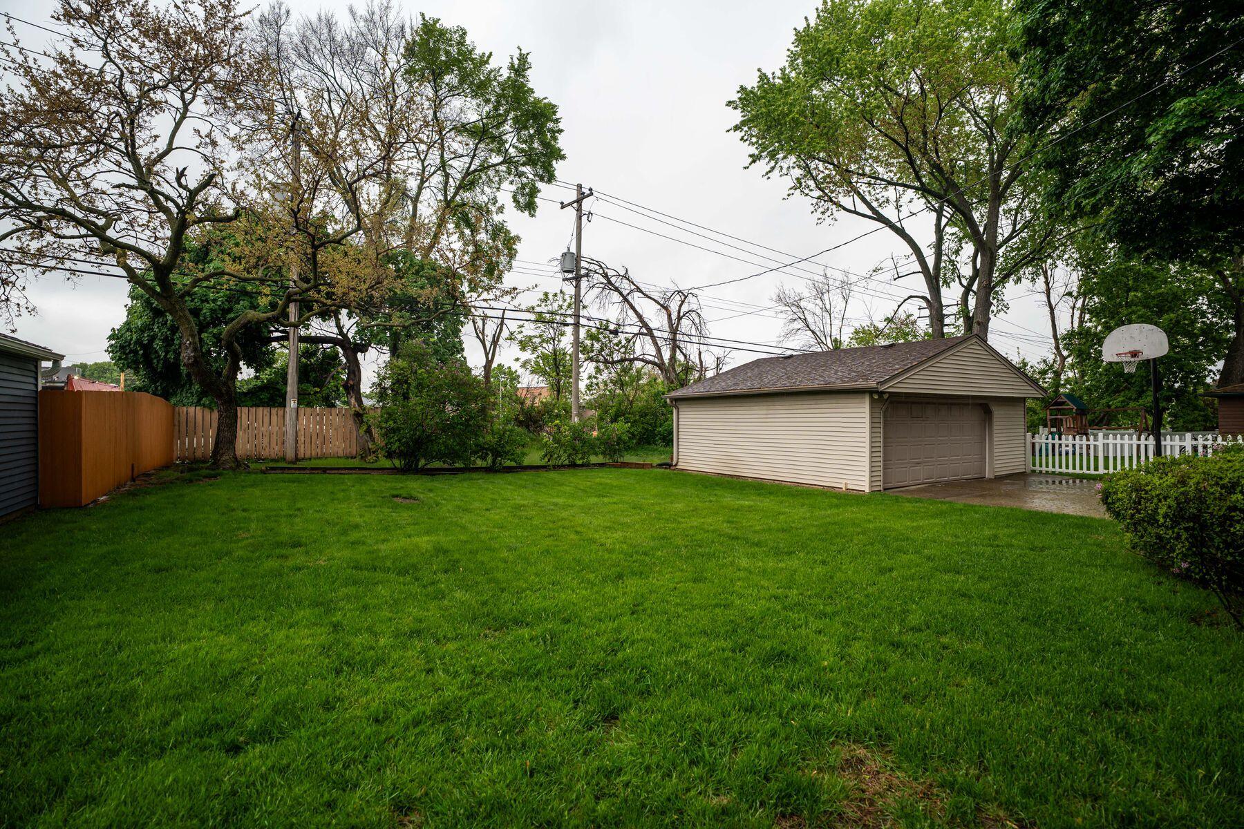 4800 W Midland Dr, Greenfield
