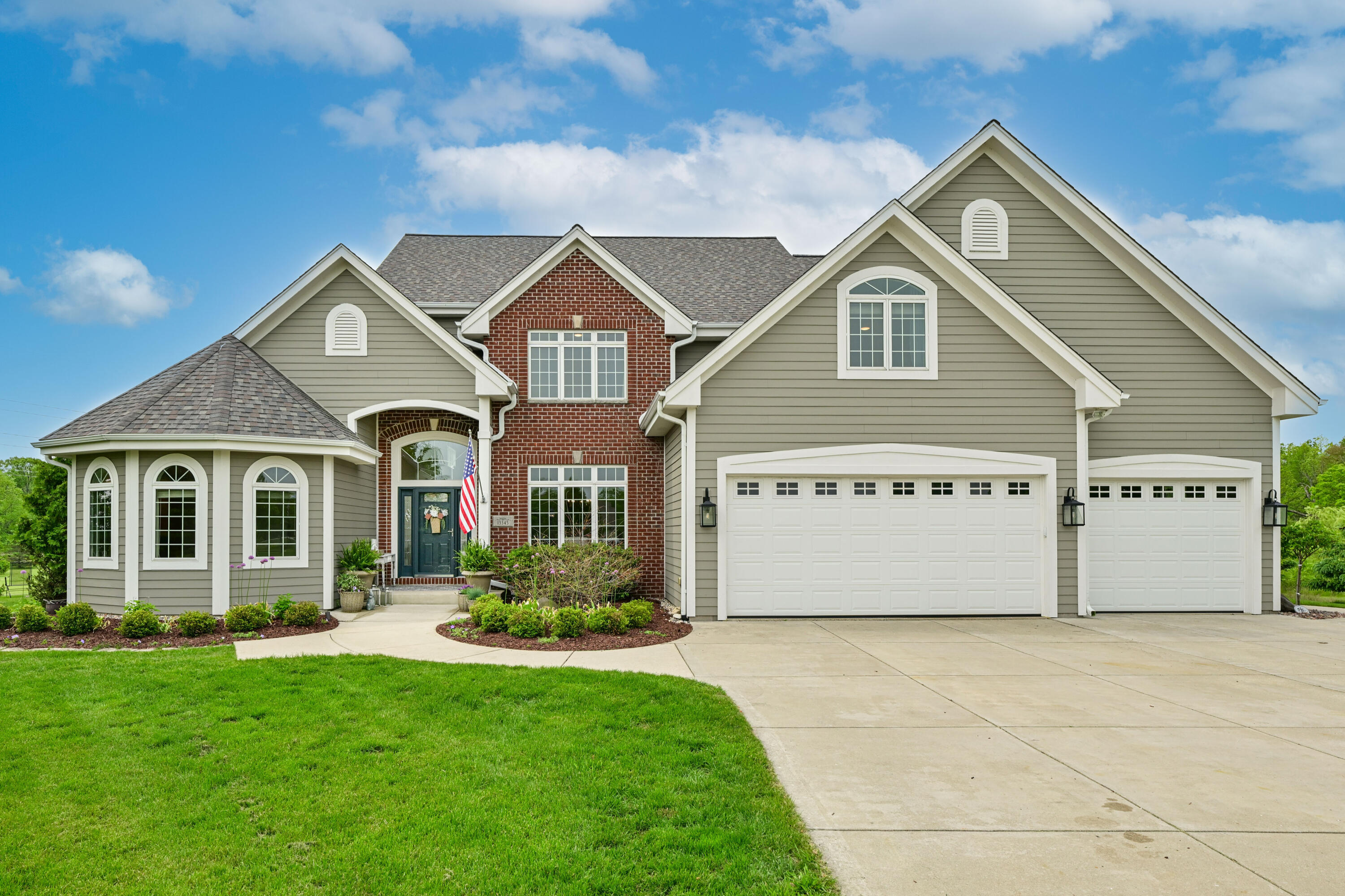 13345 N Laurel Ln