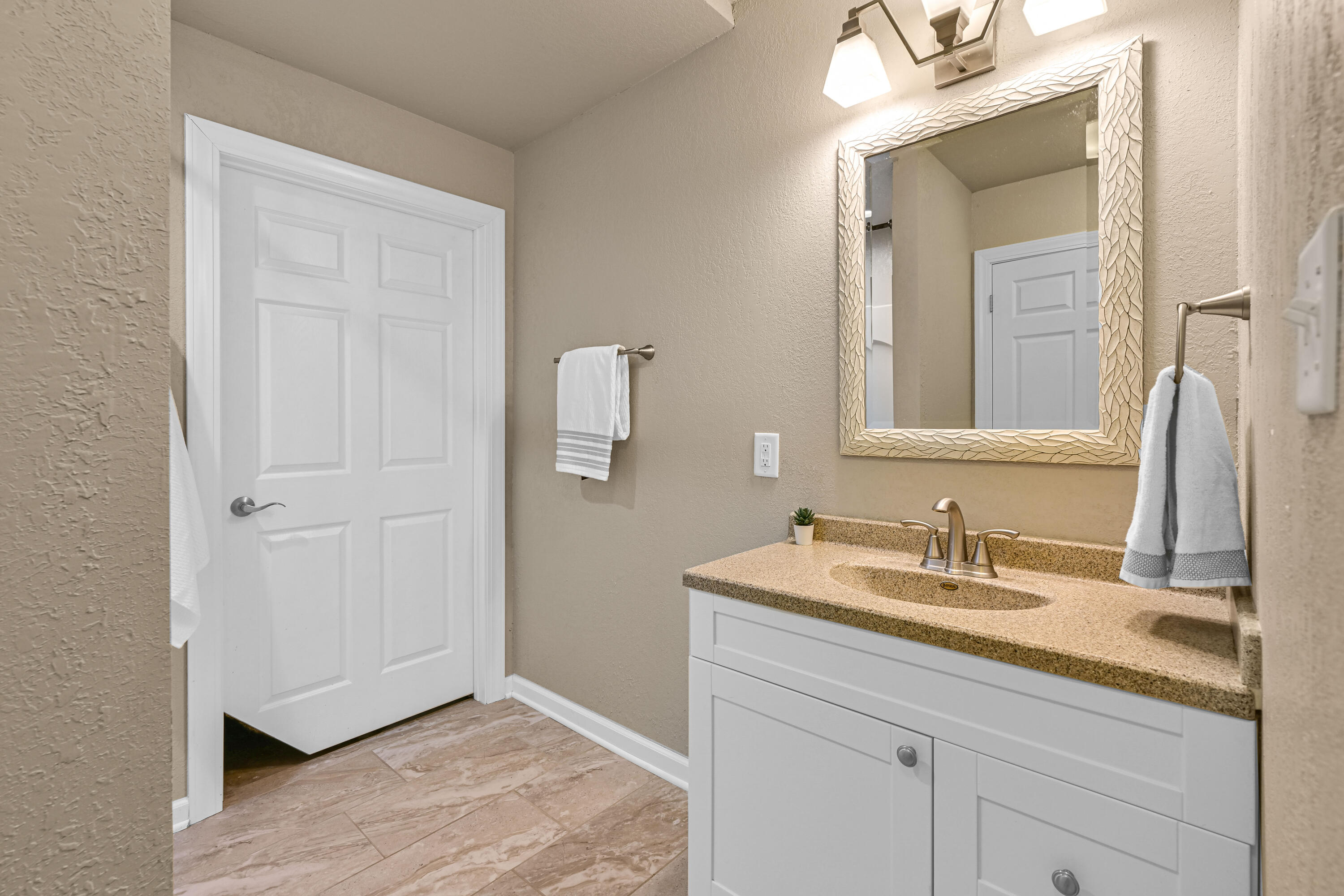 1408 Woodland Dr