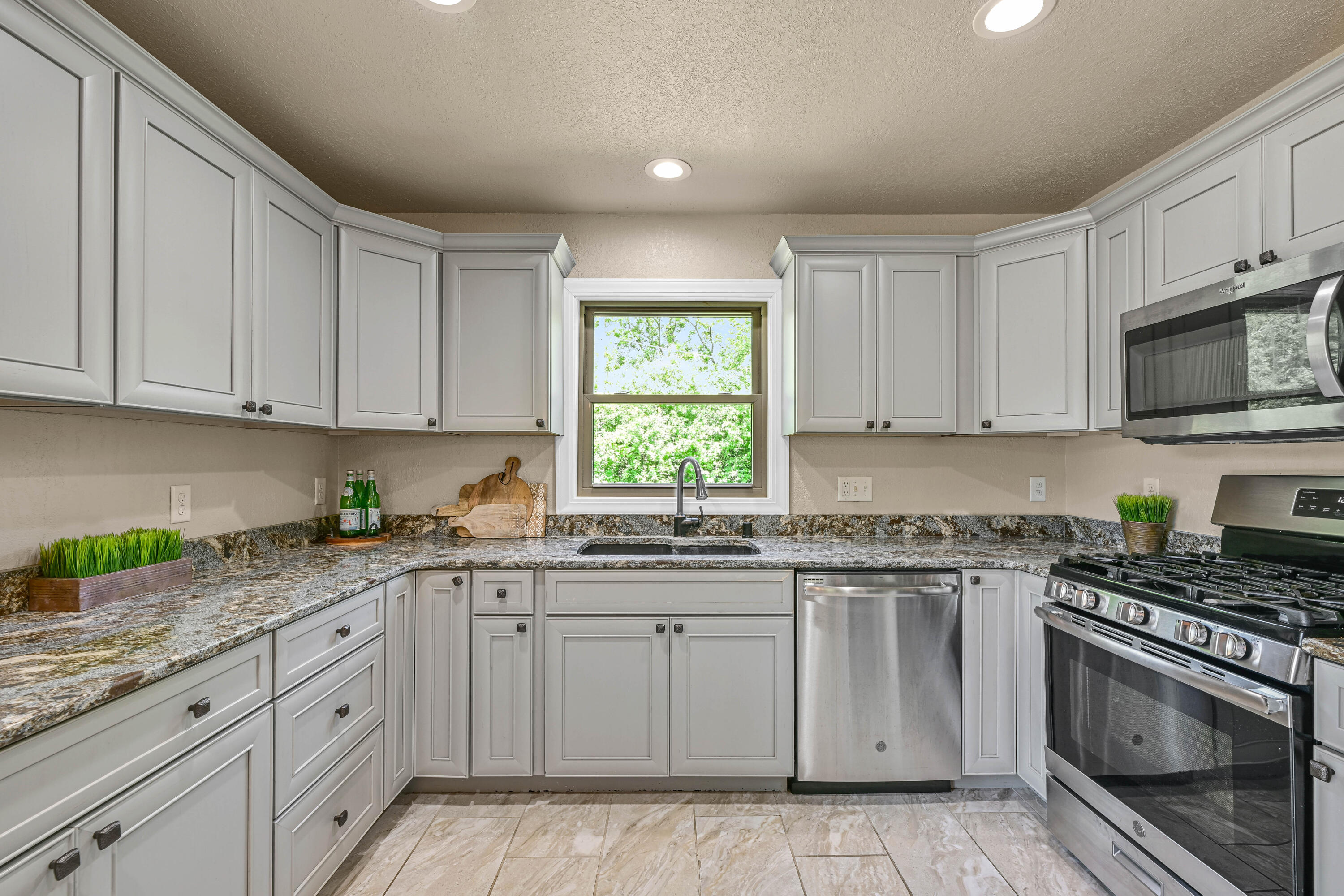 1408 Woodland Dr
