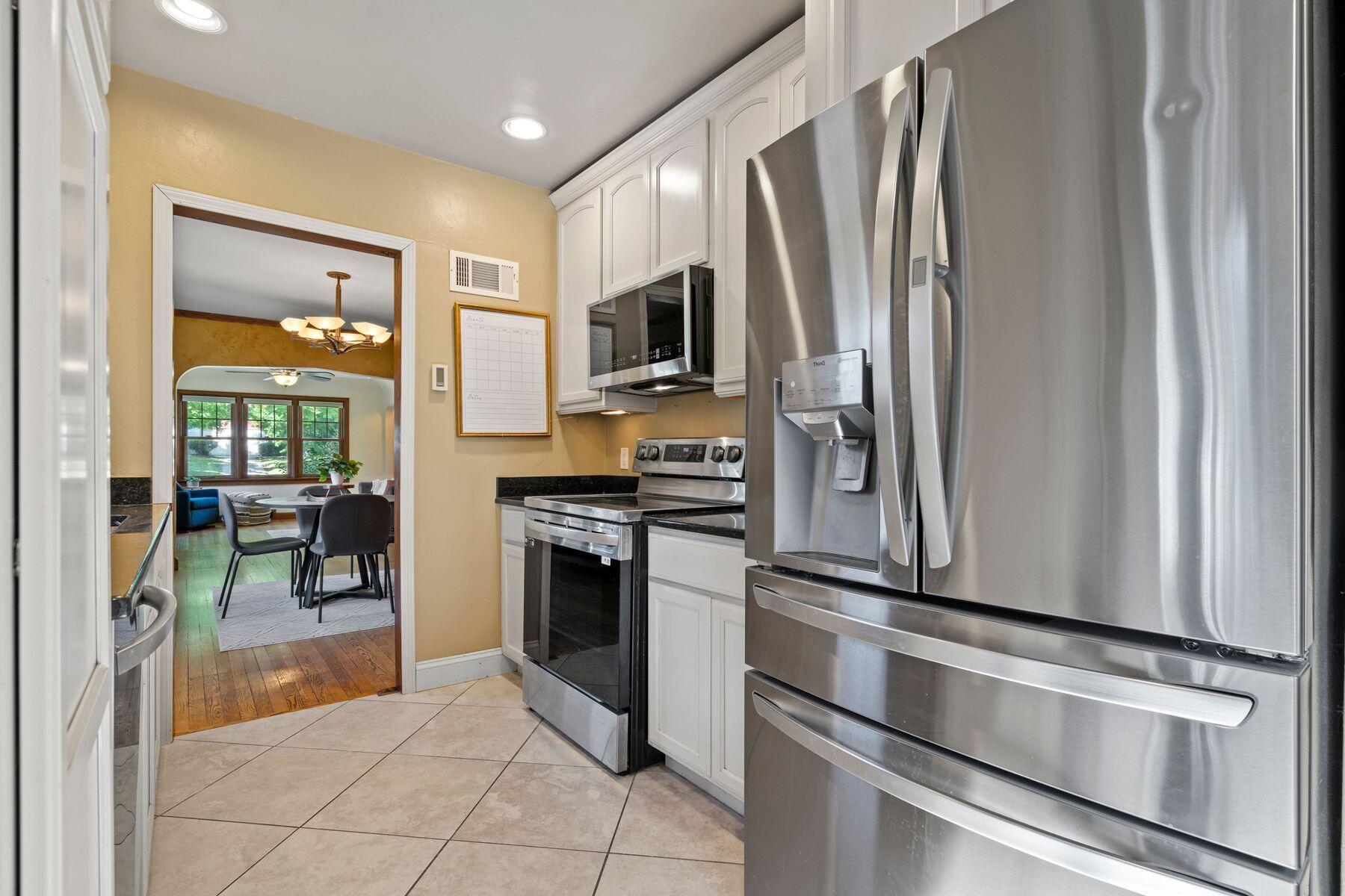 541 Highlandview Dr, West Bend