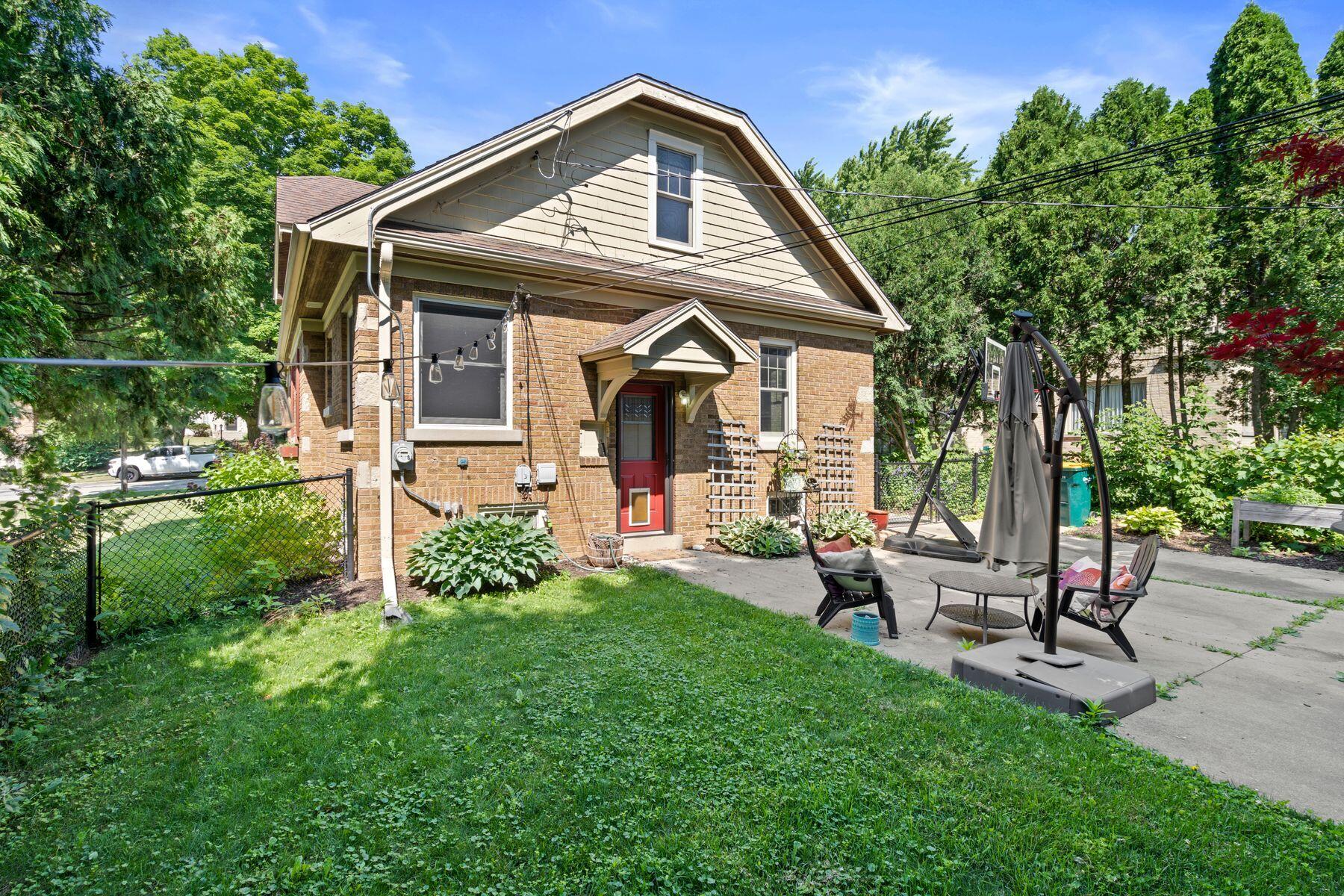 541 Highlandview Dr, West Bend
