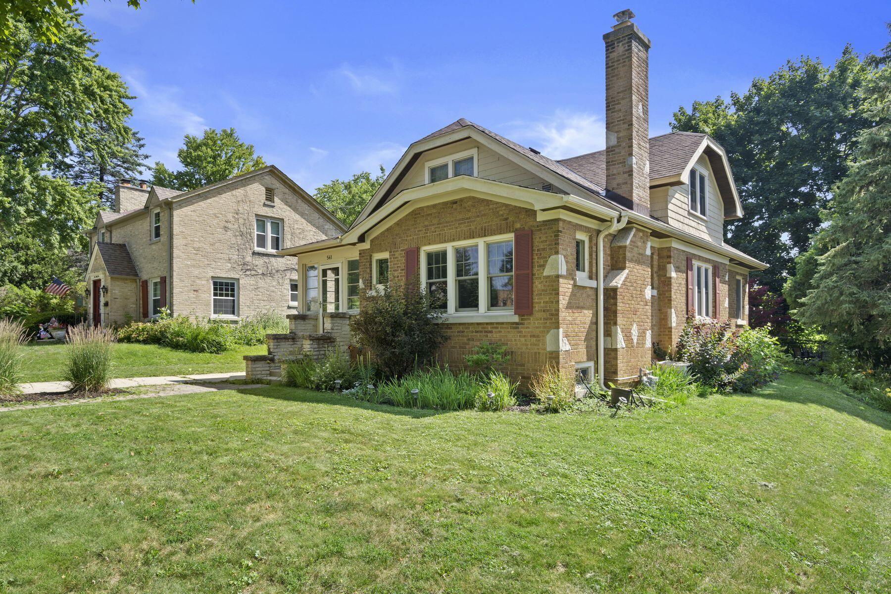 541 Highlandview Dr, West Bend