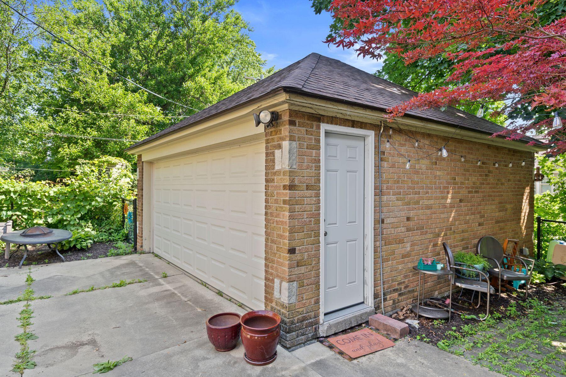 541 Highlandview Dr, West Bend