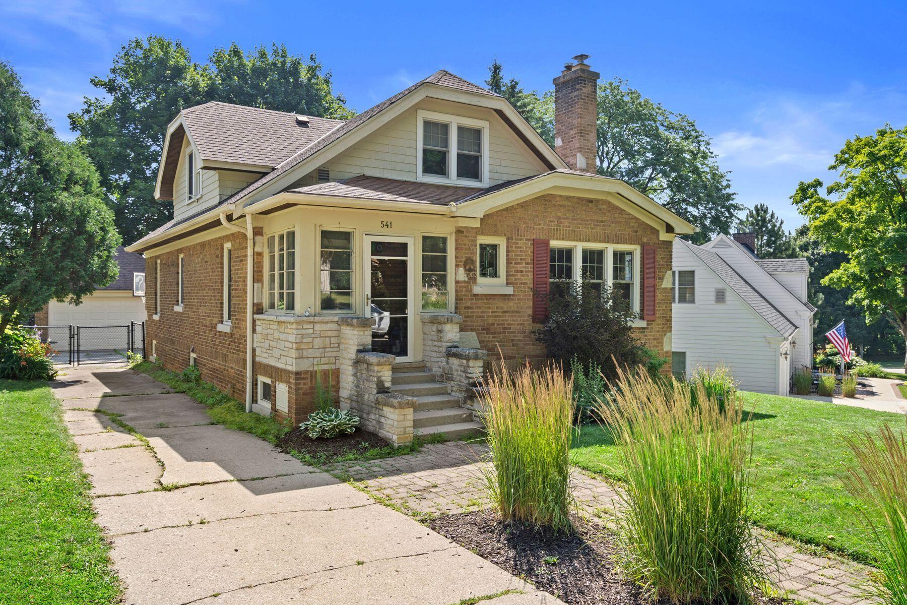 541 Highlandview Dr, West Bend