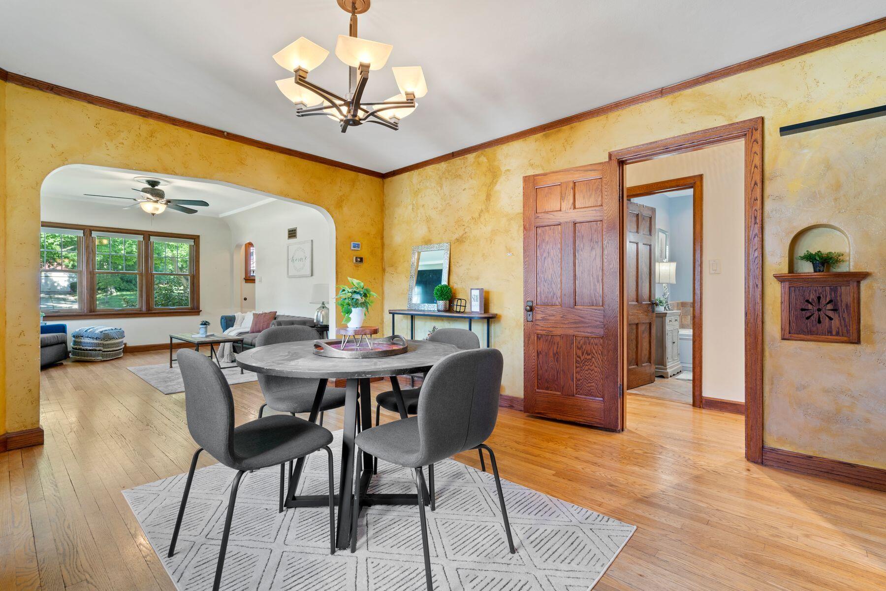 541 Highlandview Dr, West Bend