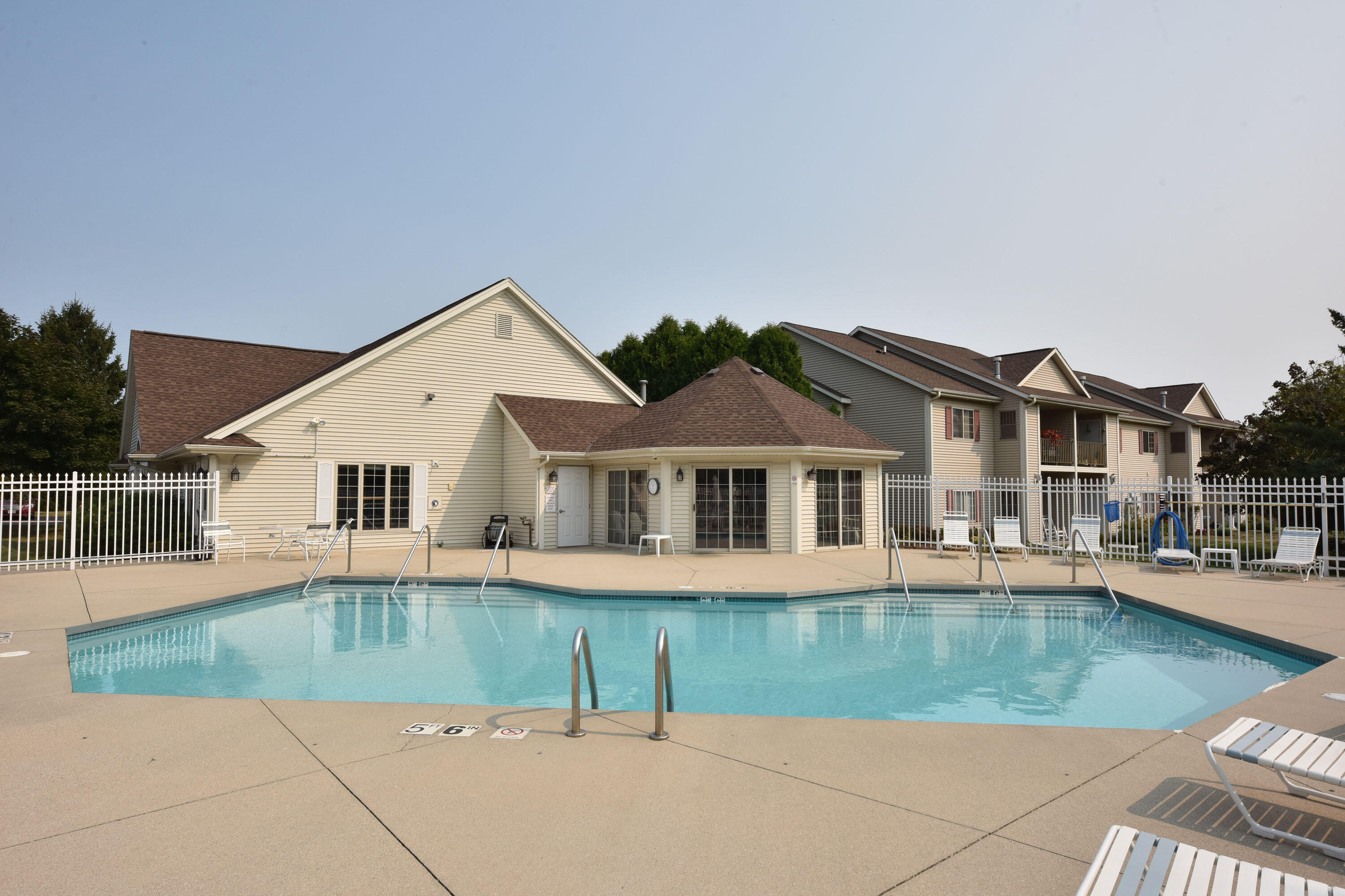 2111 Pine Ridge Ct