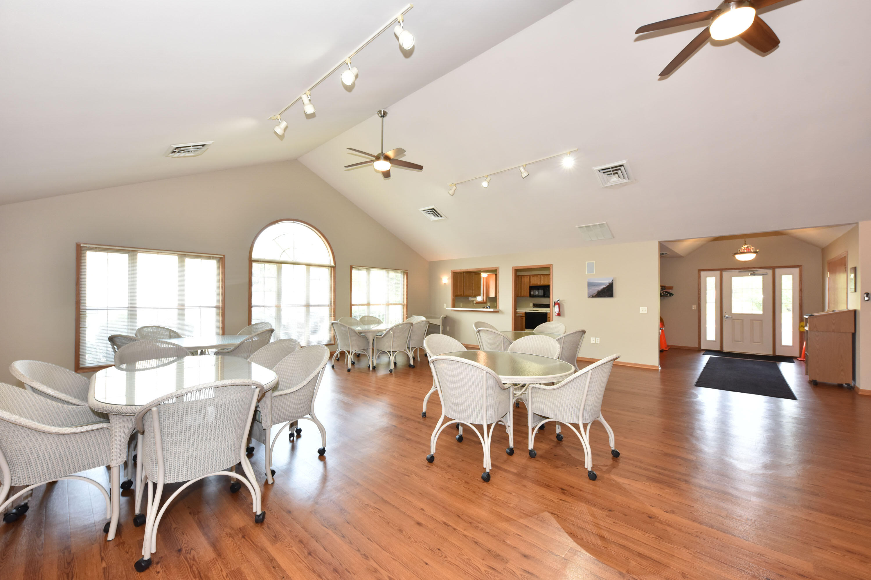 2111 Pine Ridge Ct