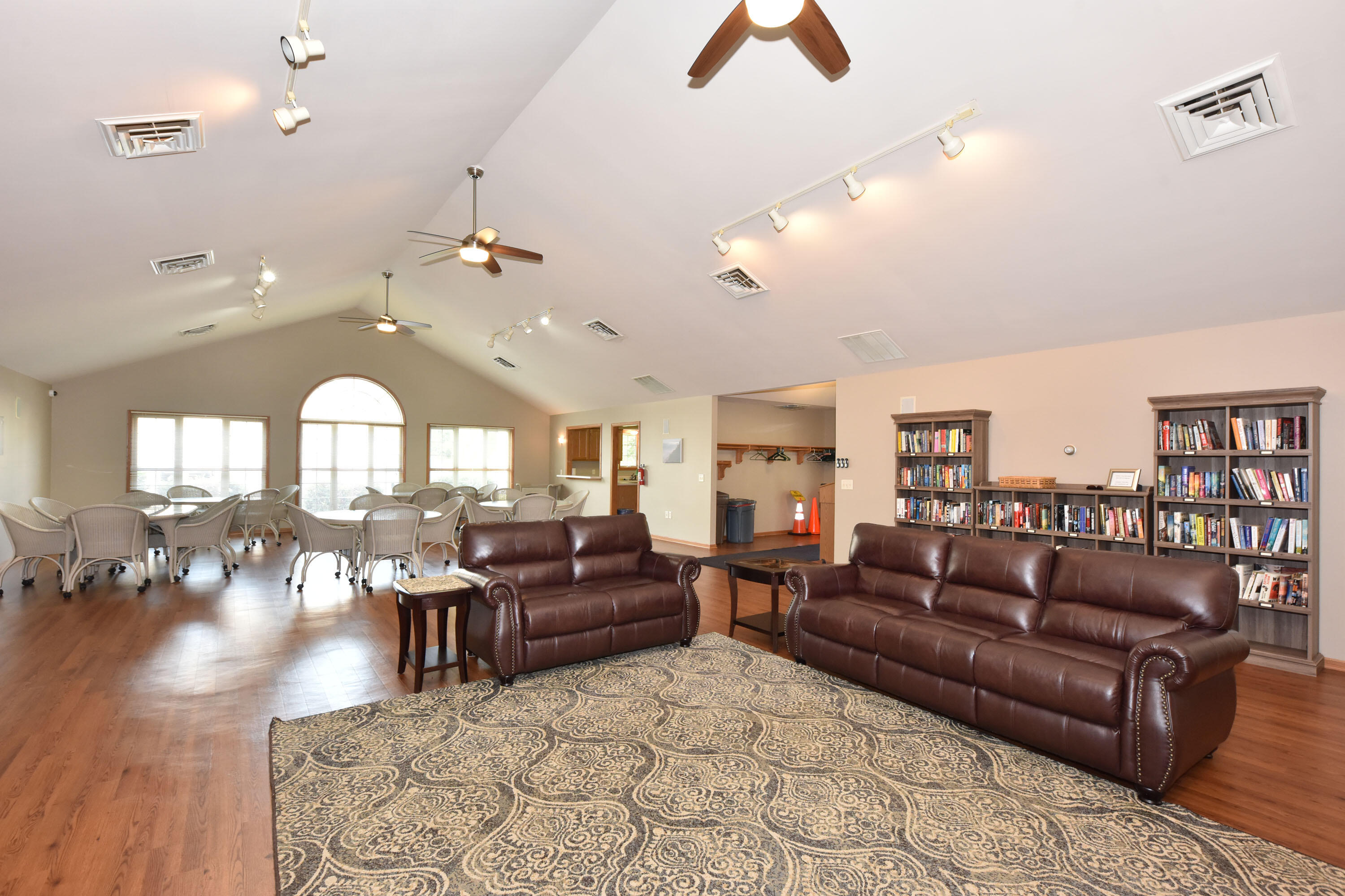 2111 Pine Ridge Ct
