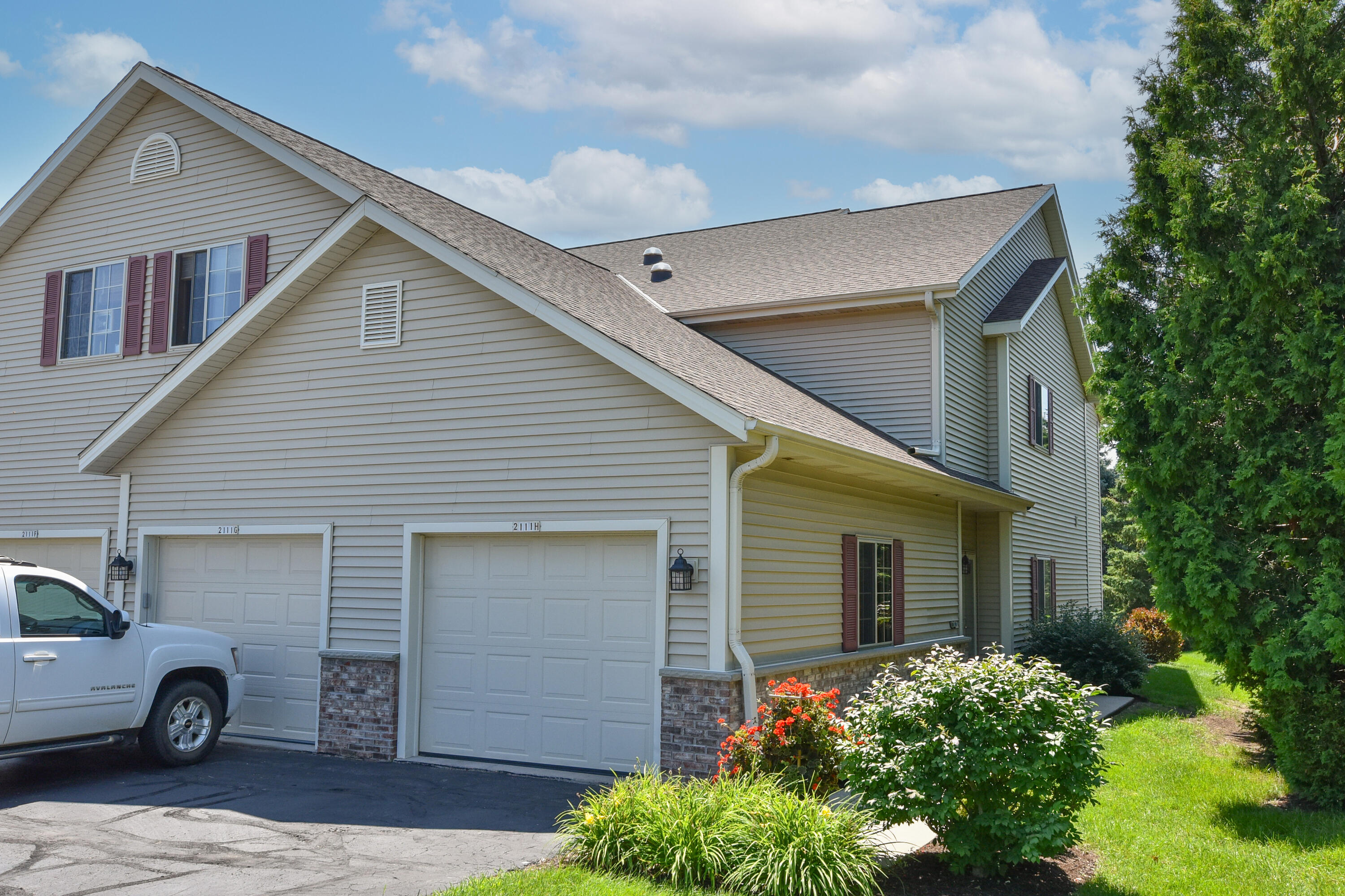 2111 Pine Ridge Ct