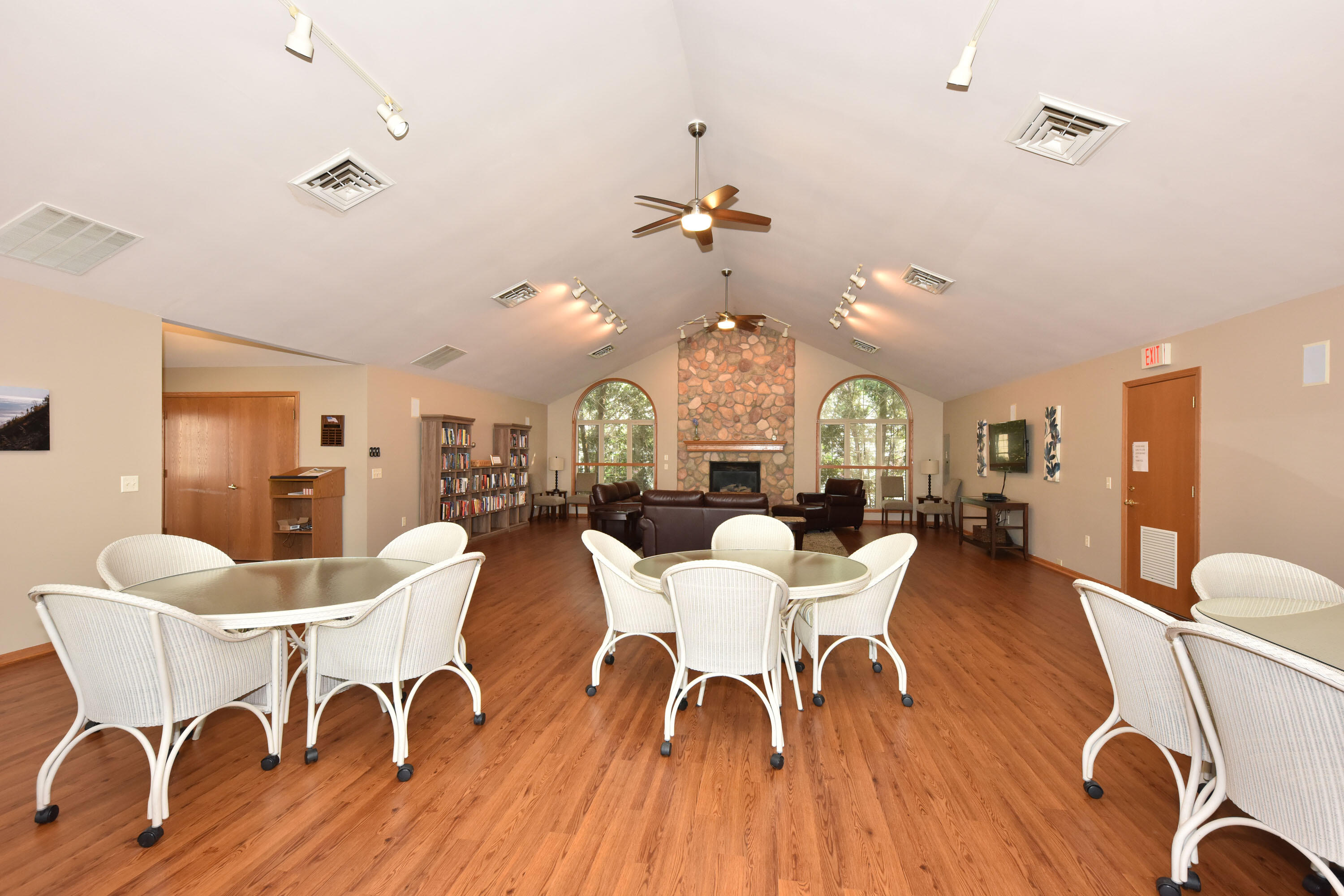 2111 Pine Ridge Ct