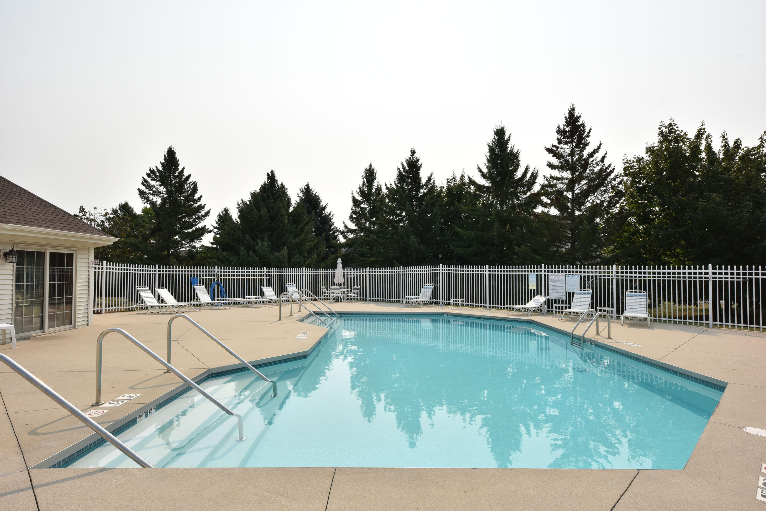 2111 Pine Ridge Ct