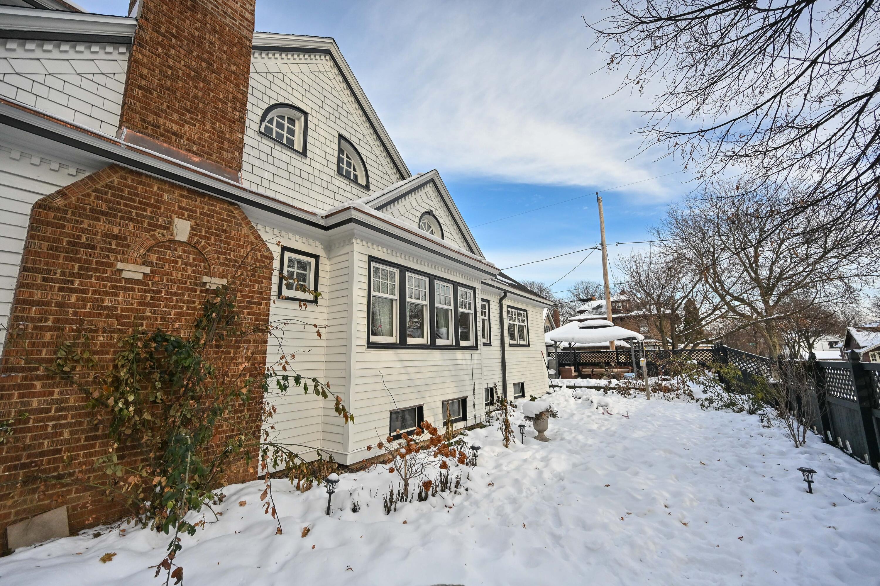 2804 N Grant Blvd