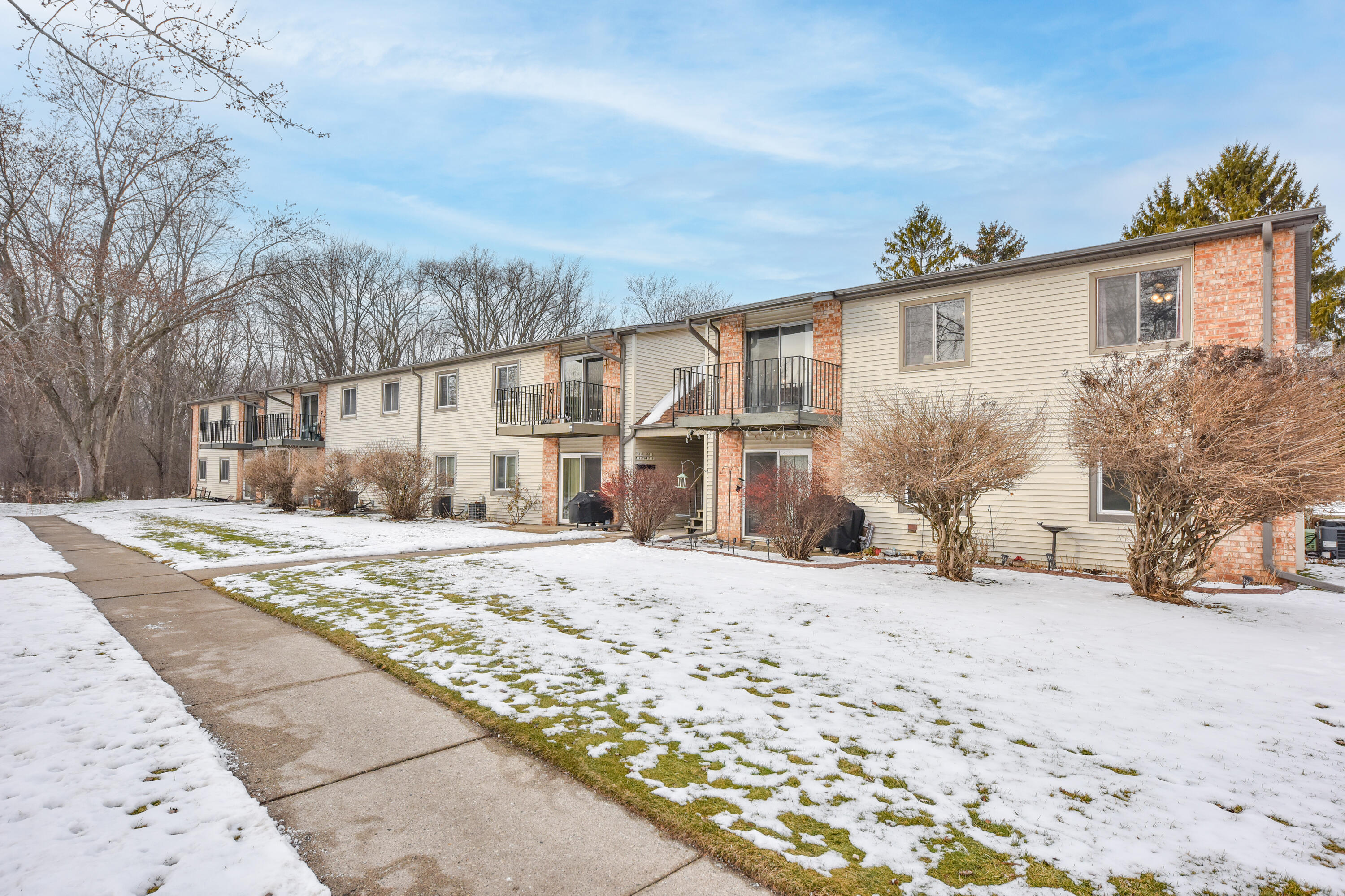 N115W17113 Armada Dr Unit: 12