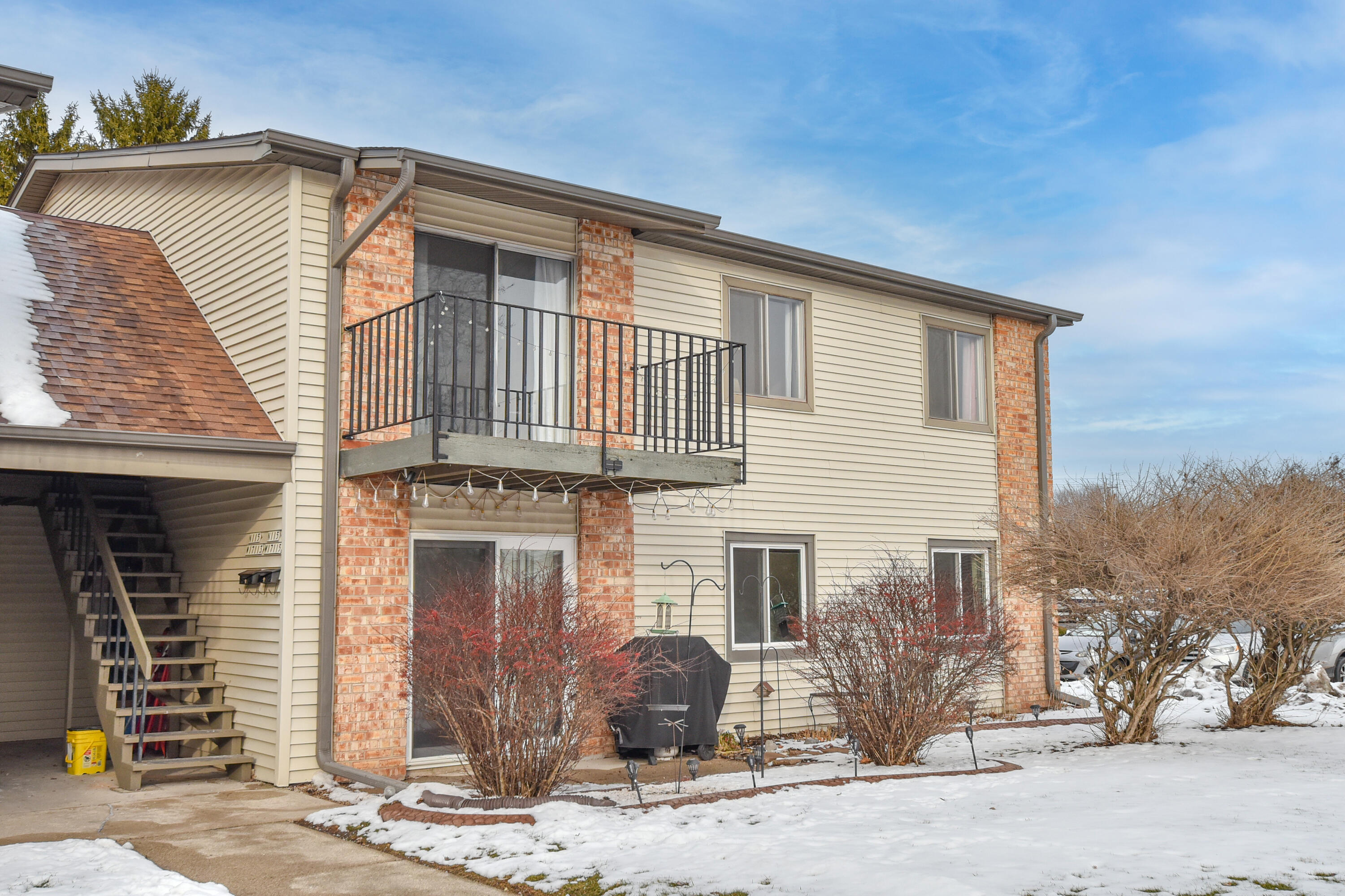 N115W17113 Armada Dr Unit: 12