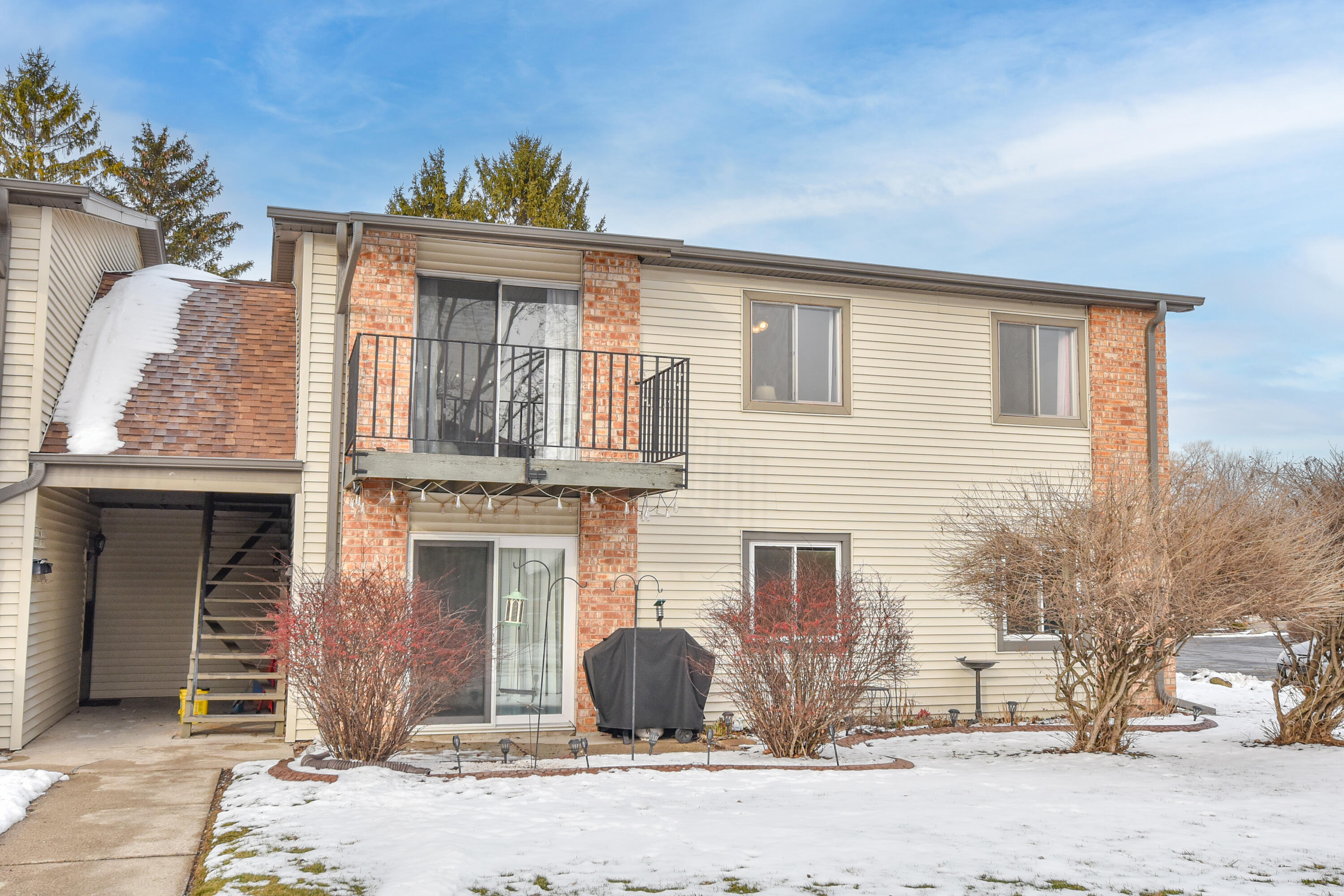 N115W17113 Armada Dr Unit: 12