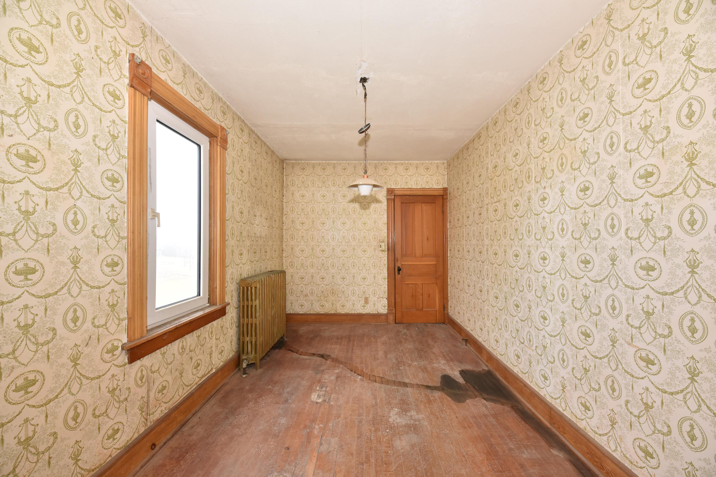 825 Fredonia Ave