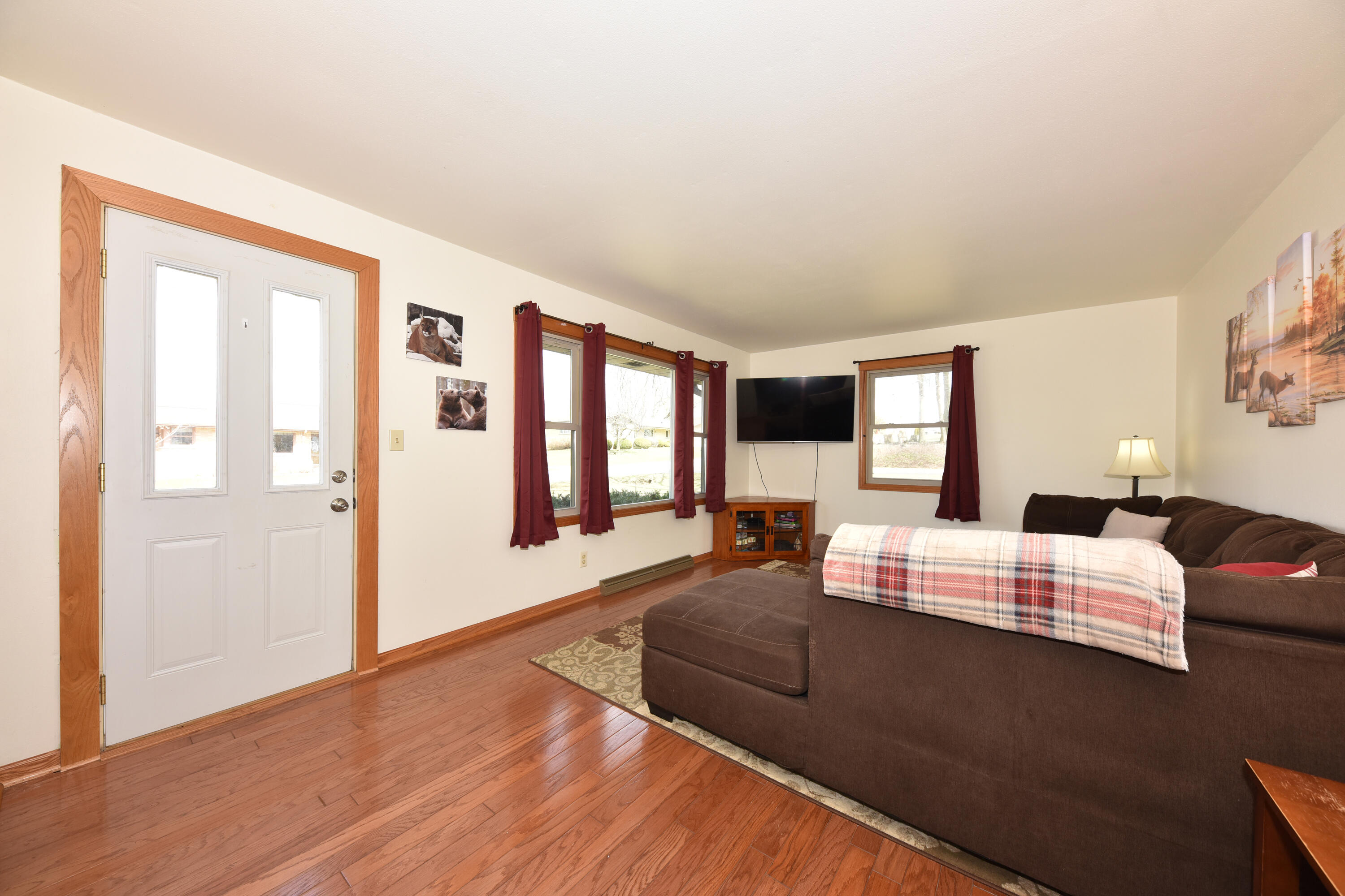 W4379 Center St