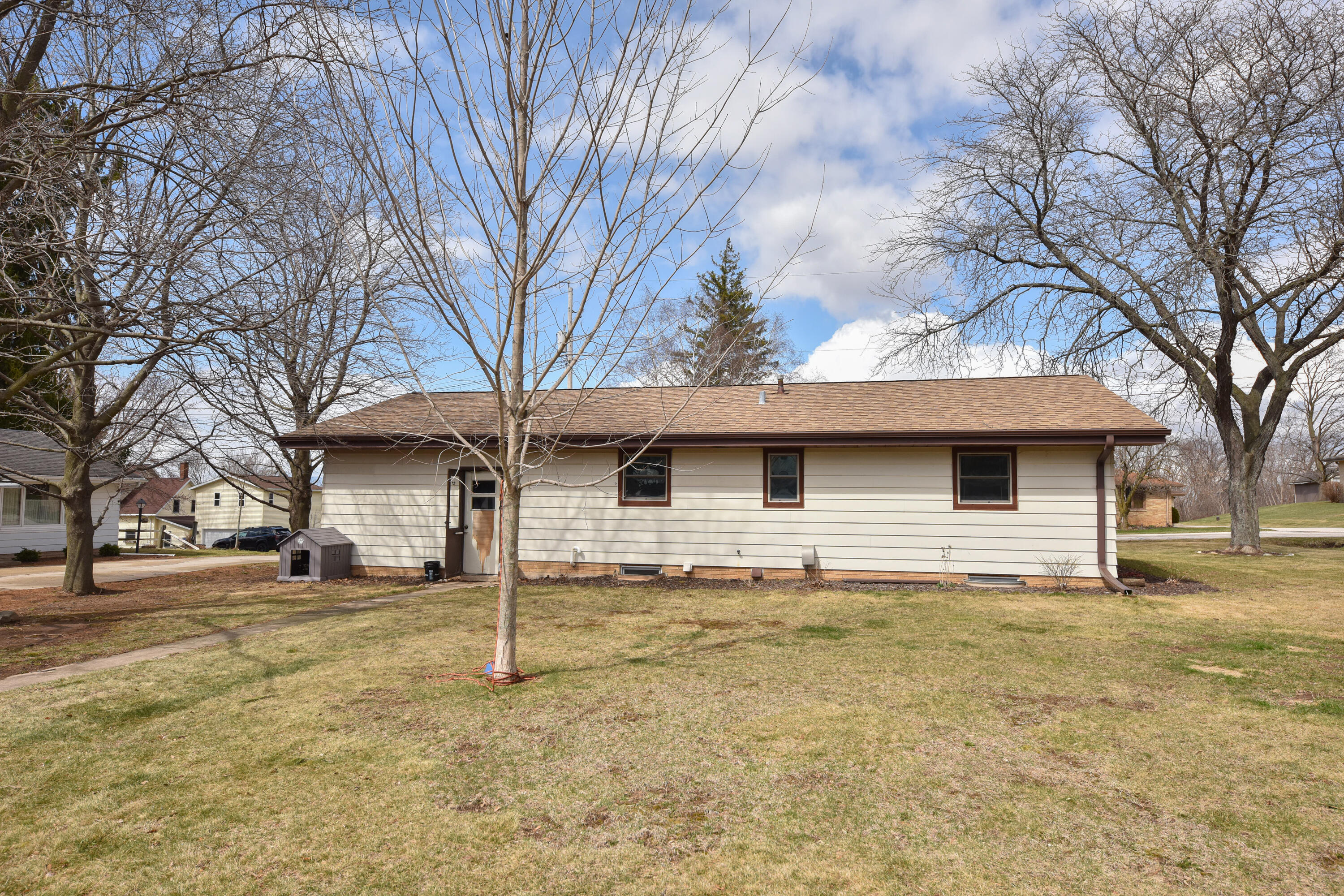 W4379 Center St
