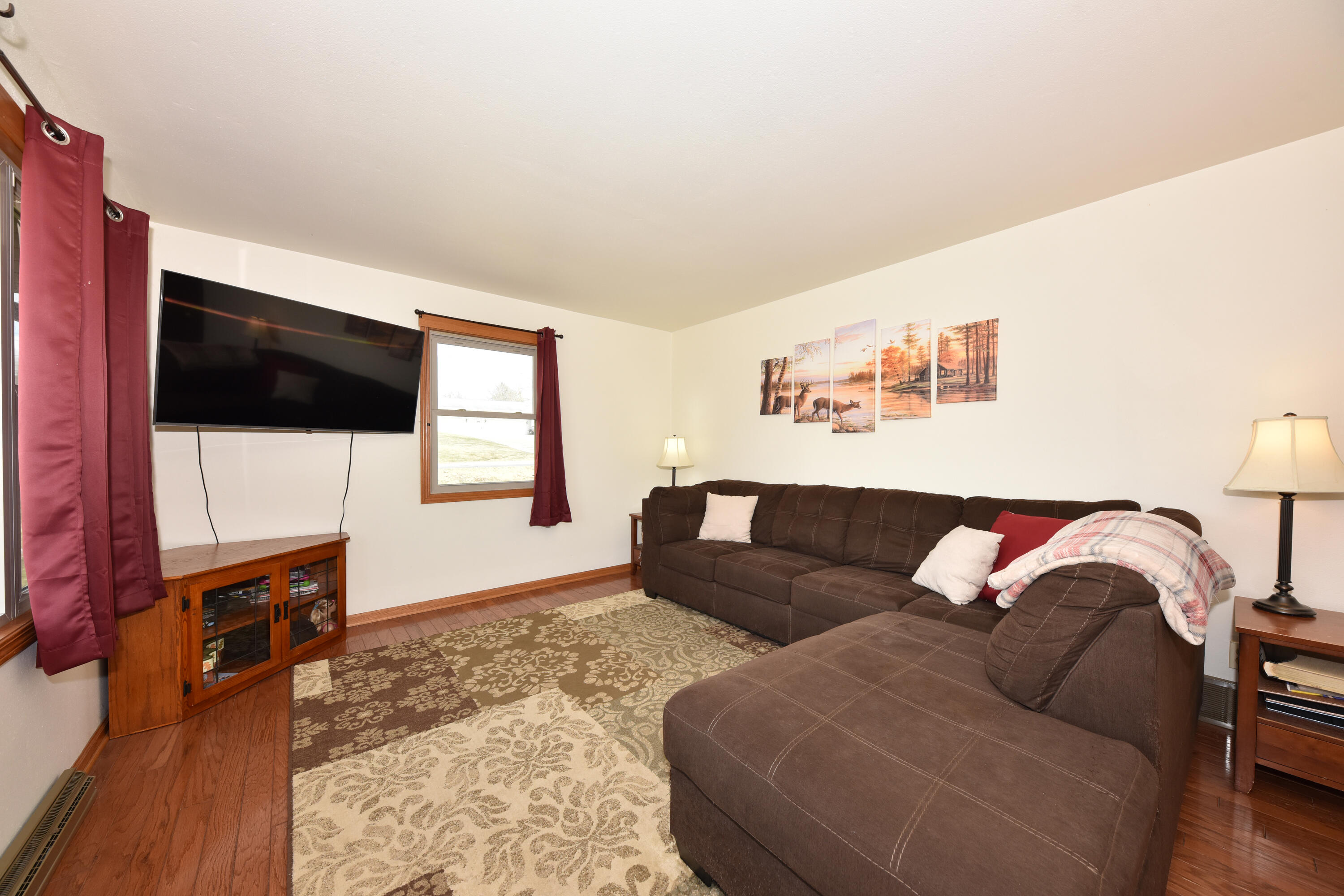 W4379 Center St