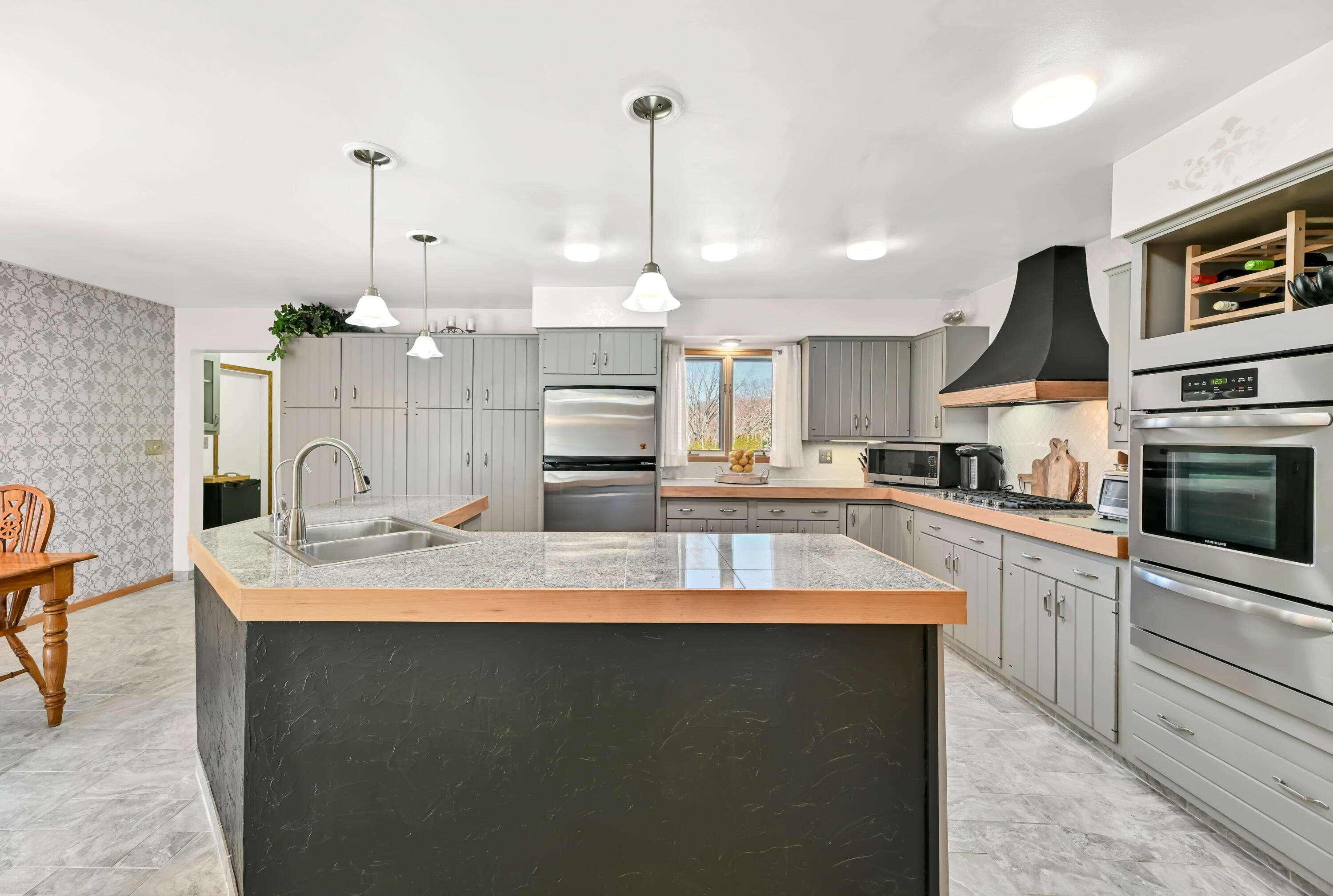 2138 Edgewood Dr