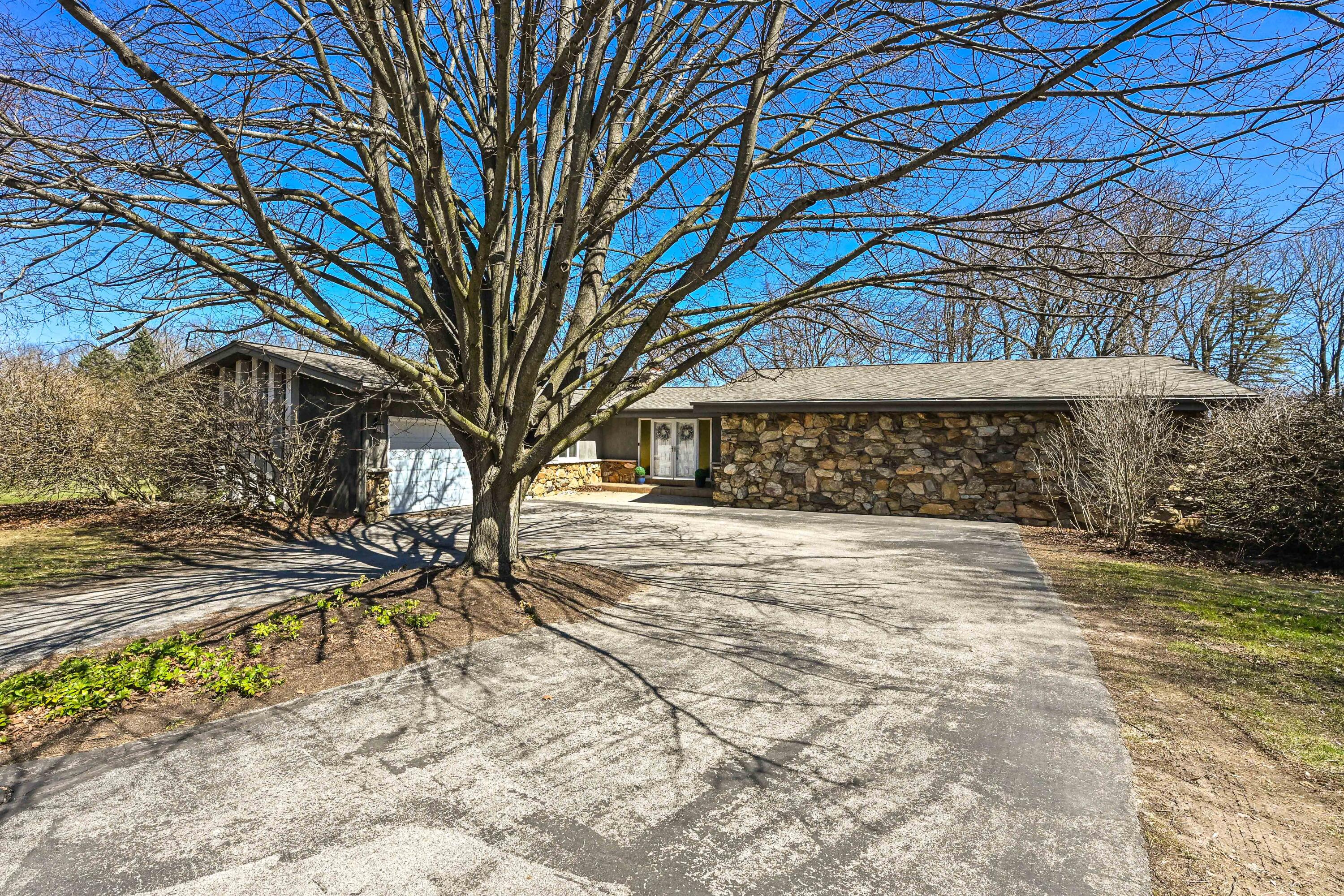 2138 Edgewood Dr