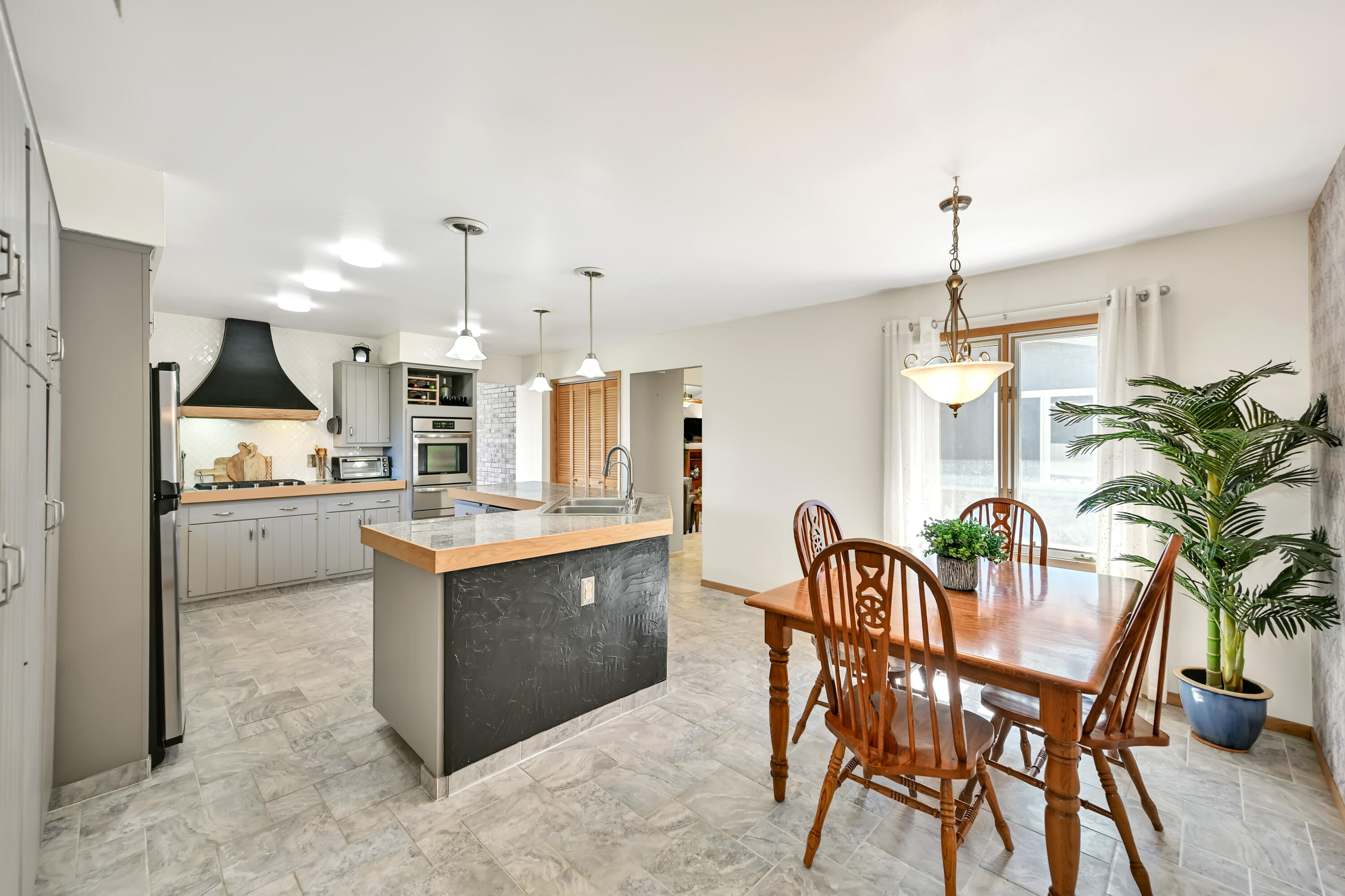 2138 Edgewood Dr