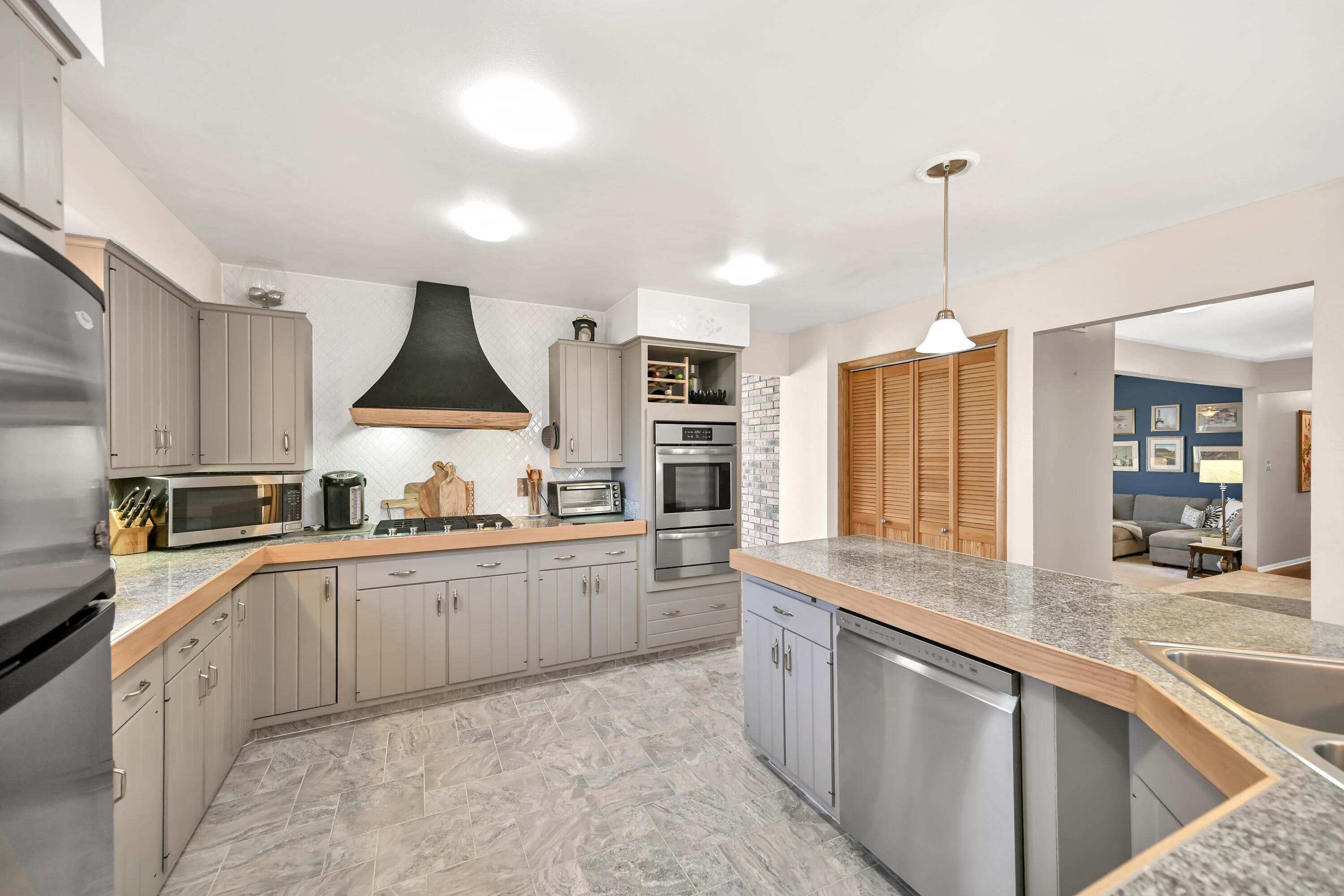 2138 Edgewood Dr