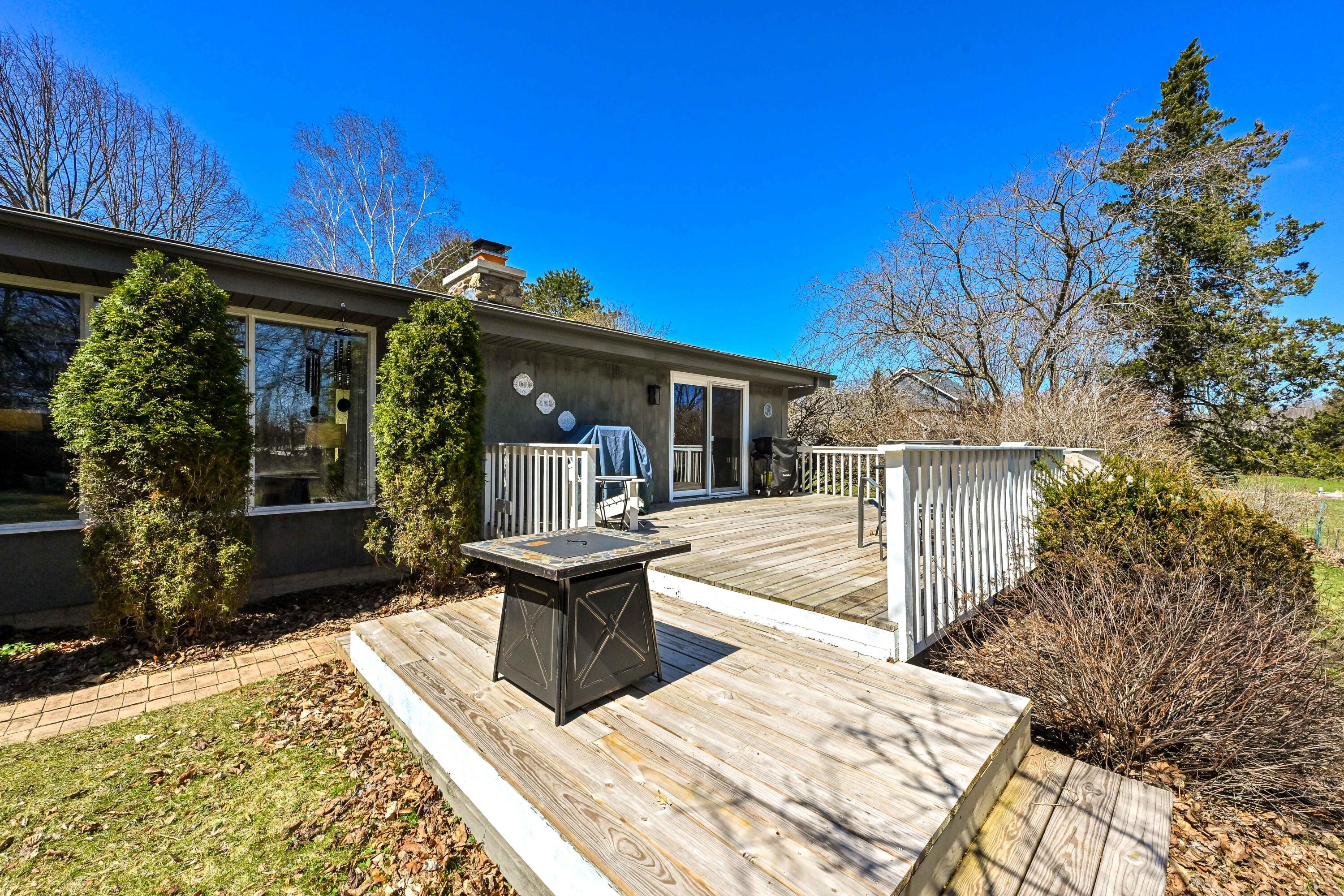 2138 Edgewood Dr