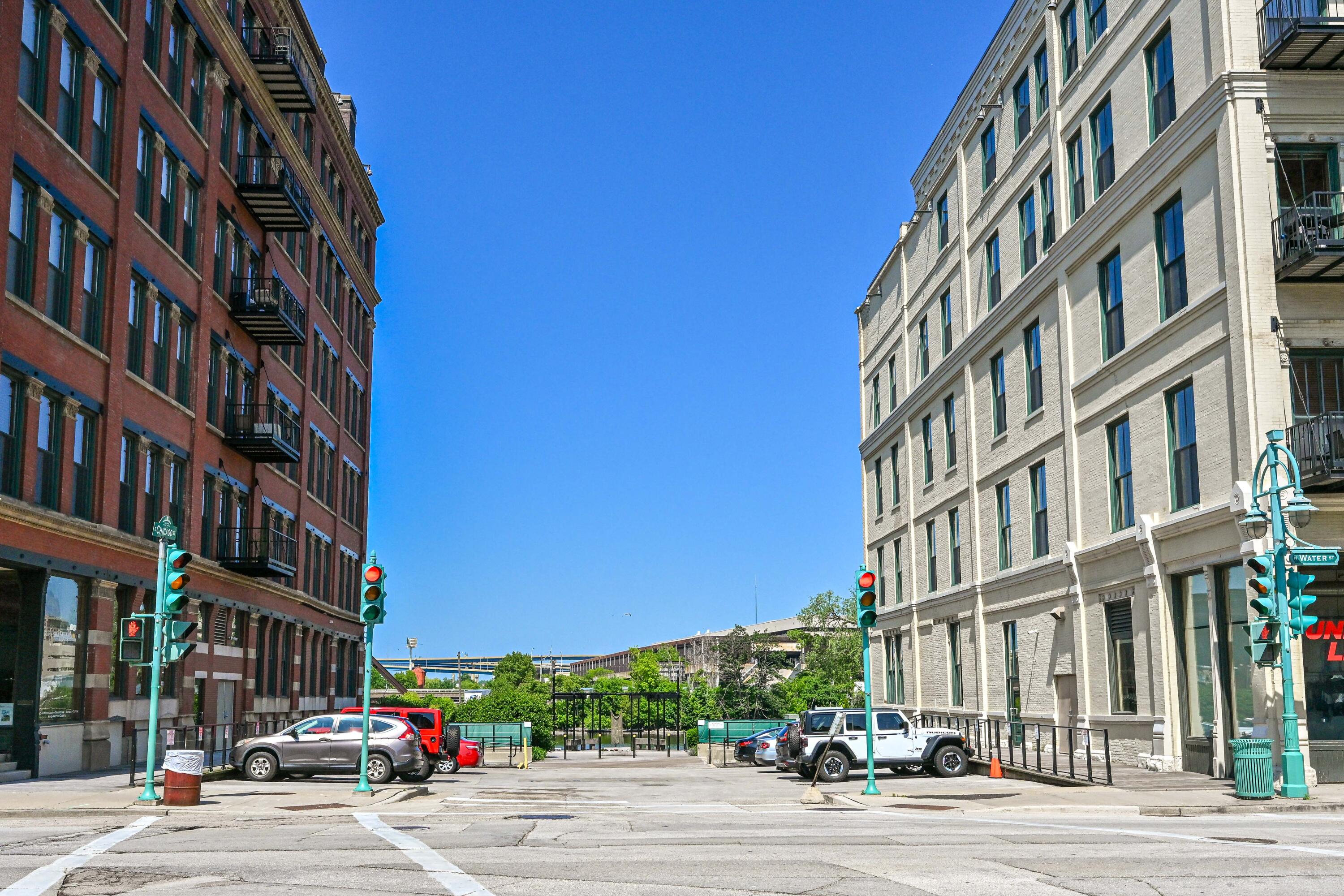 205 N Water St Unit: 404