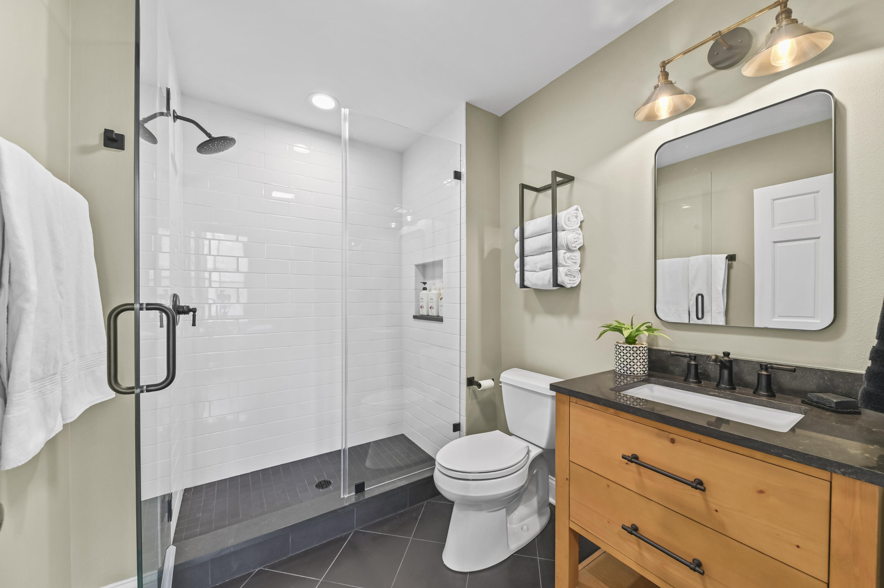 205 N Water St Unit: 404