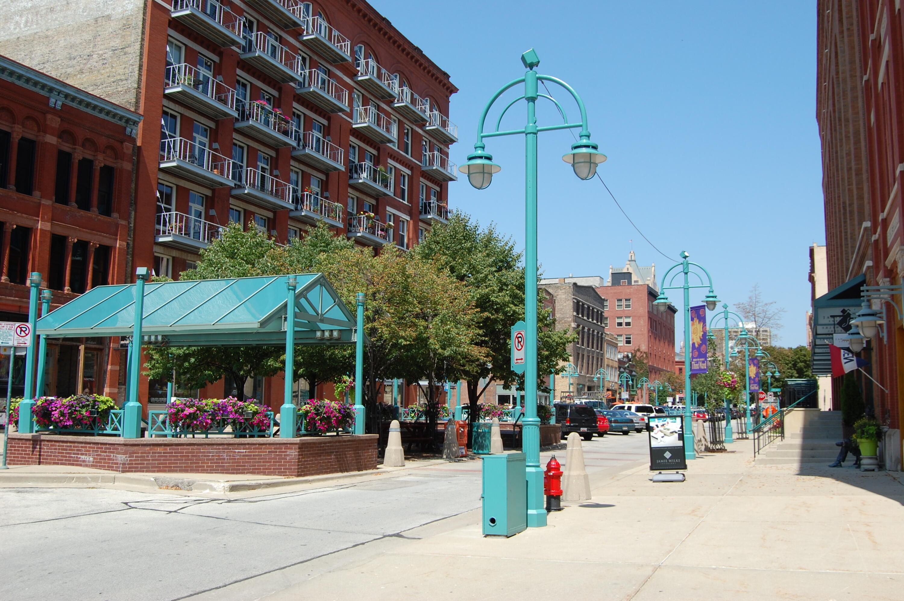 205 N Water St Unit: 404