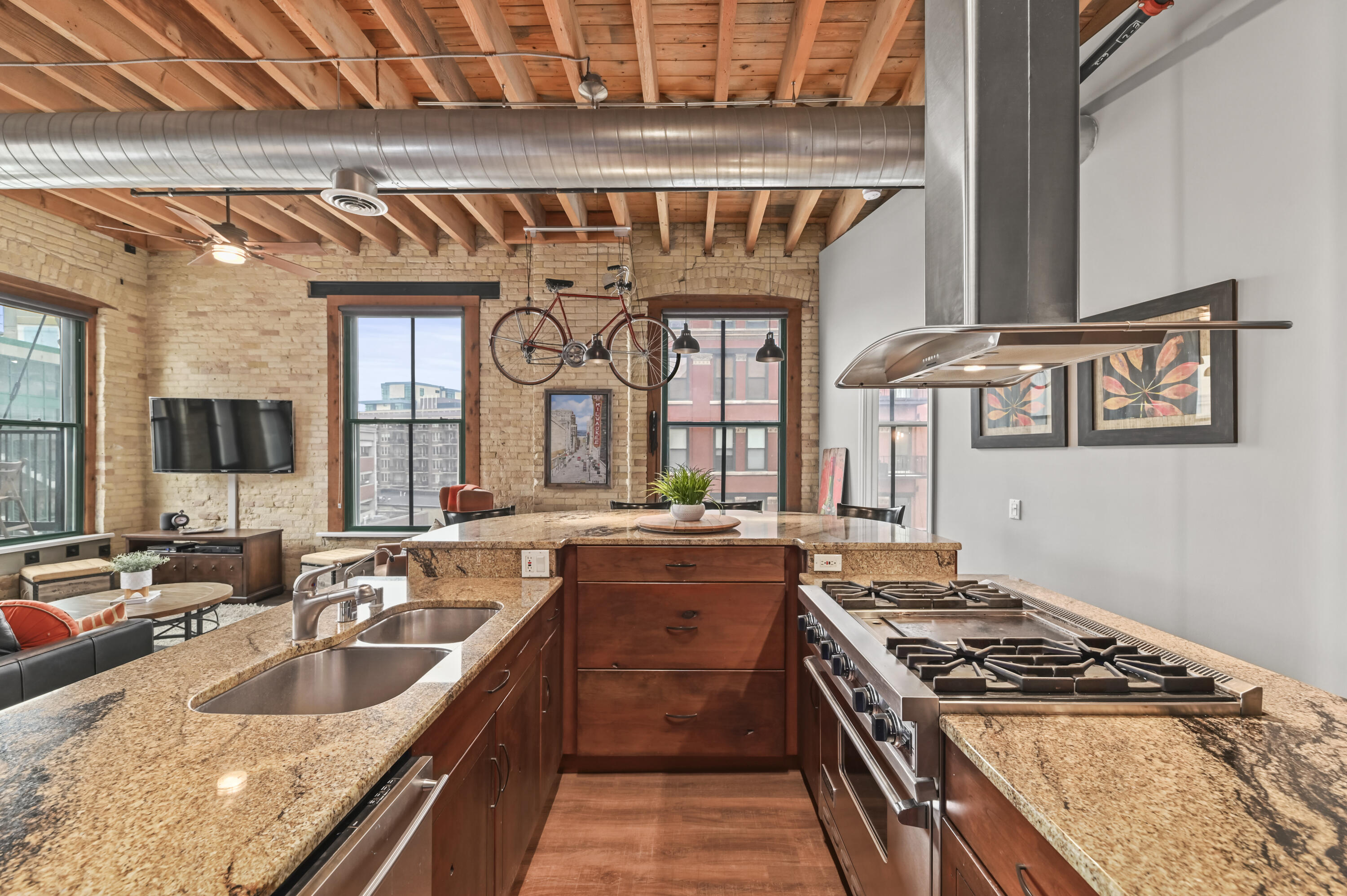 205 N Water St Unit: 404