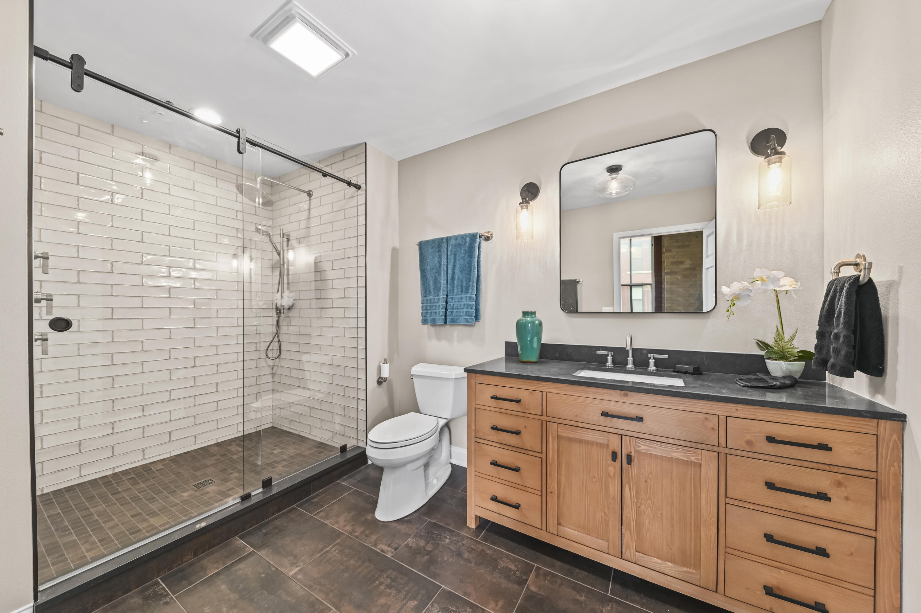 205 N Water St Unit: 404