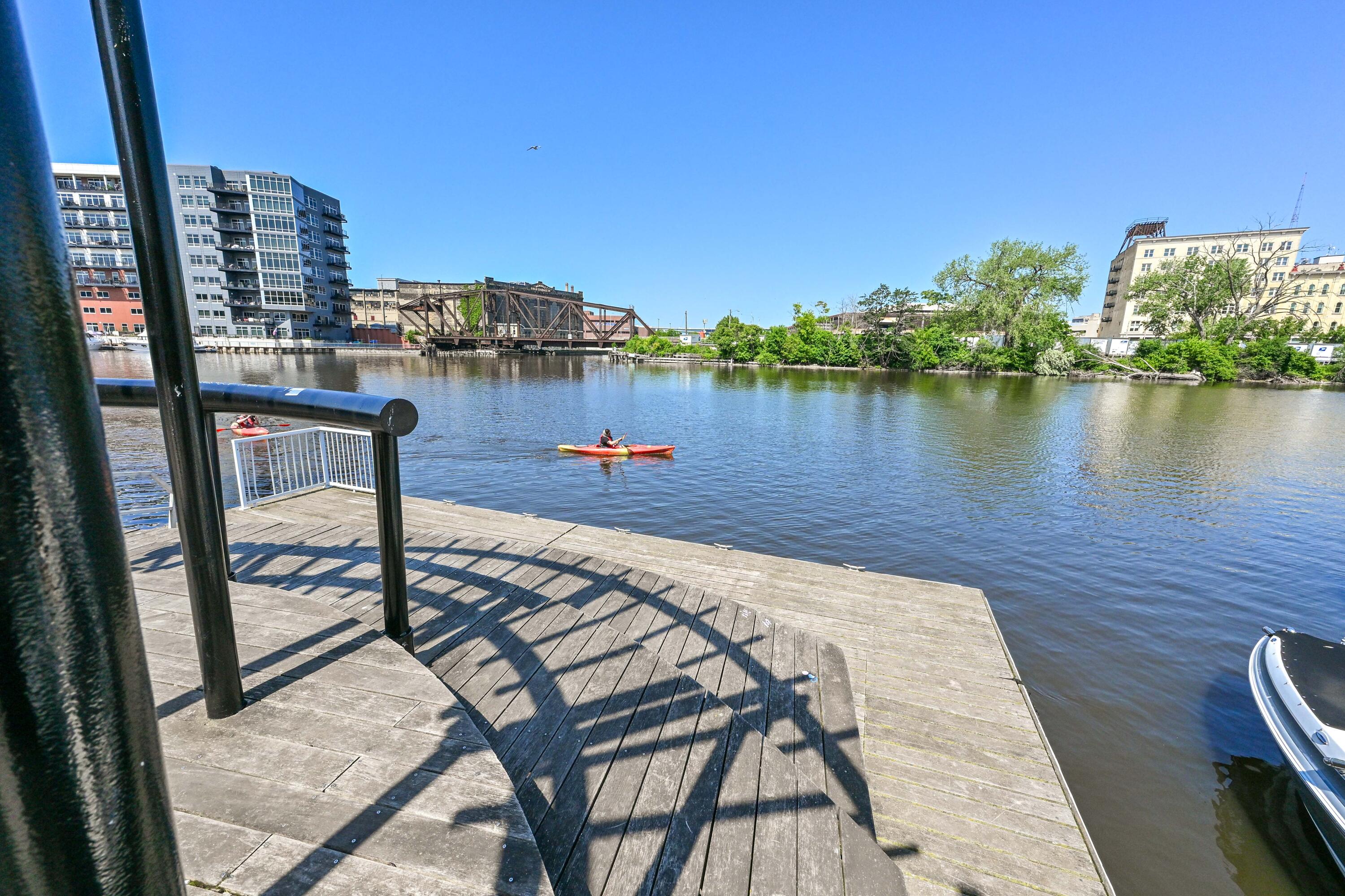 205 N Water St Unit: 404