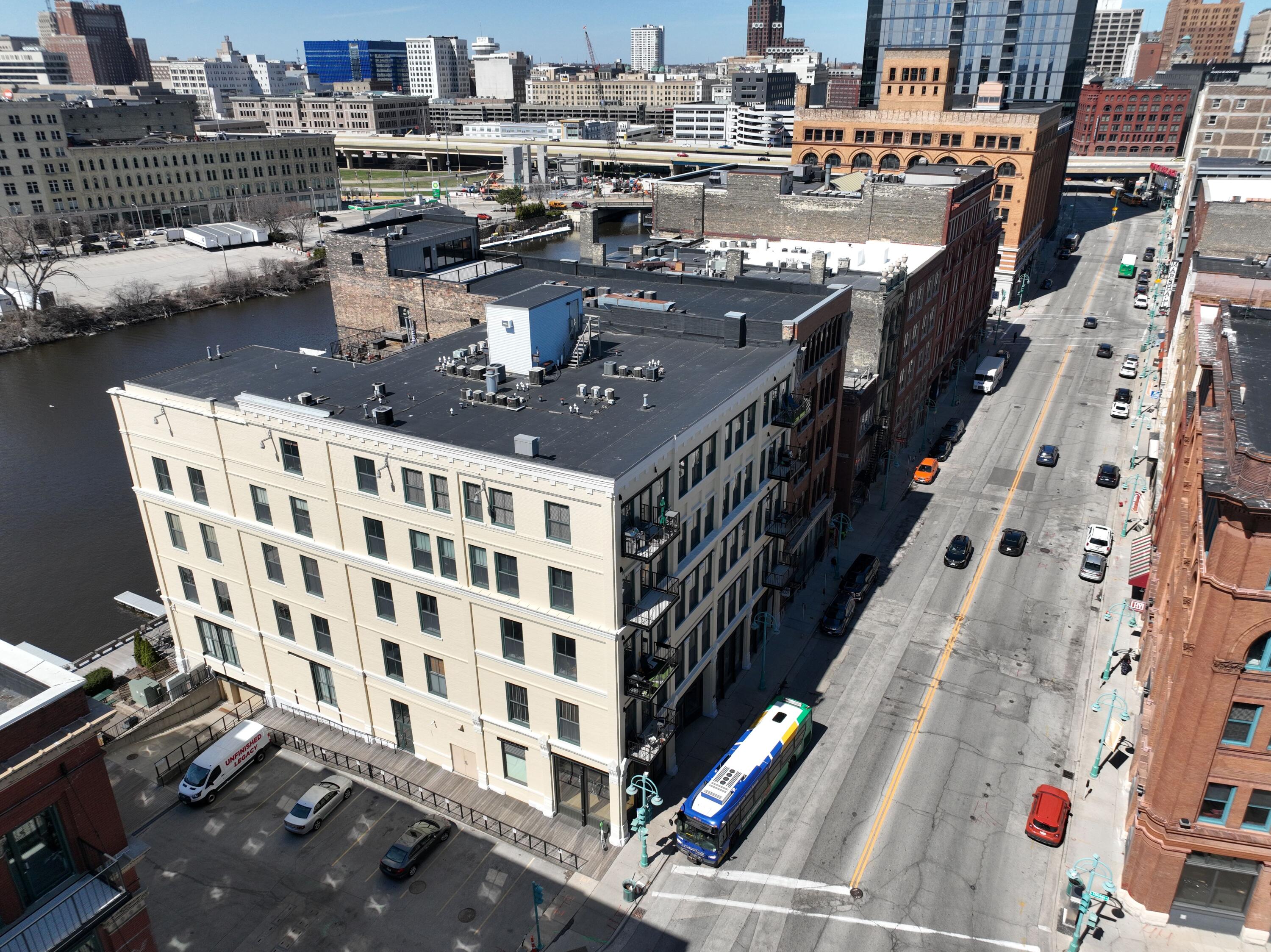 205 N Water St Unit: 404